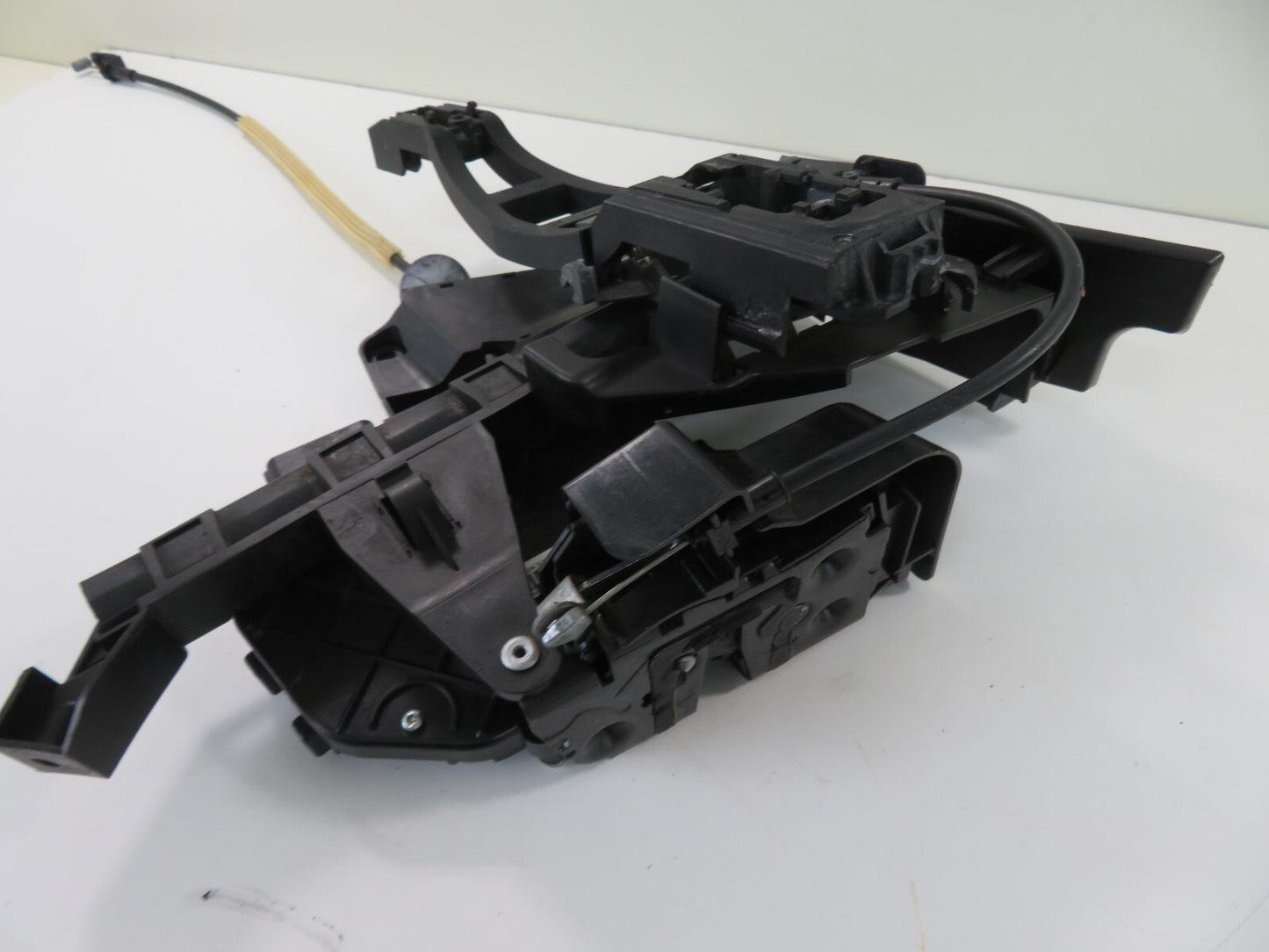 FORD C-MAX NSR LEFT REAR DOOR LOCK CATCH 3M5A-R26413-ES 2006-2010 1401-3