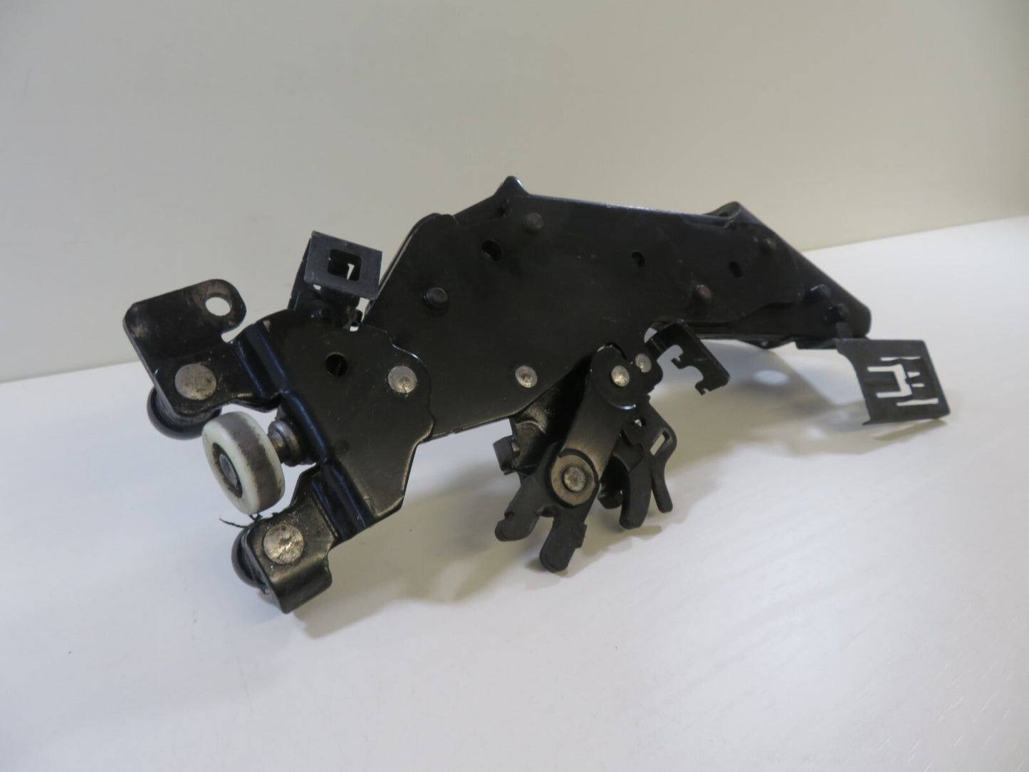 FORD C MAX GRAND NSR BOTTOM GUIDE ROLLER HINGE AM51-U25001-AF 2011-2015 1507-5