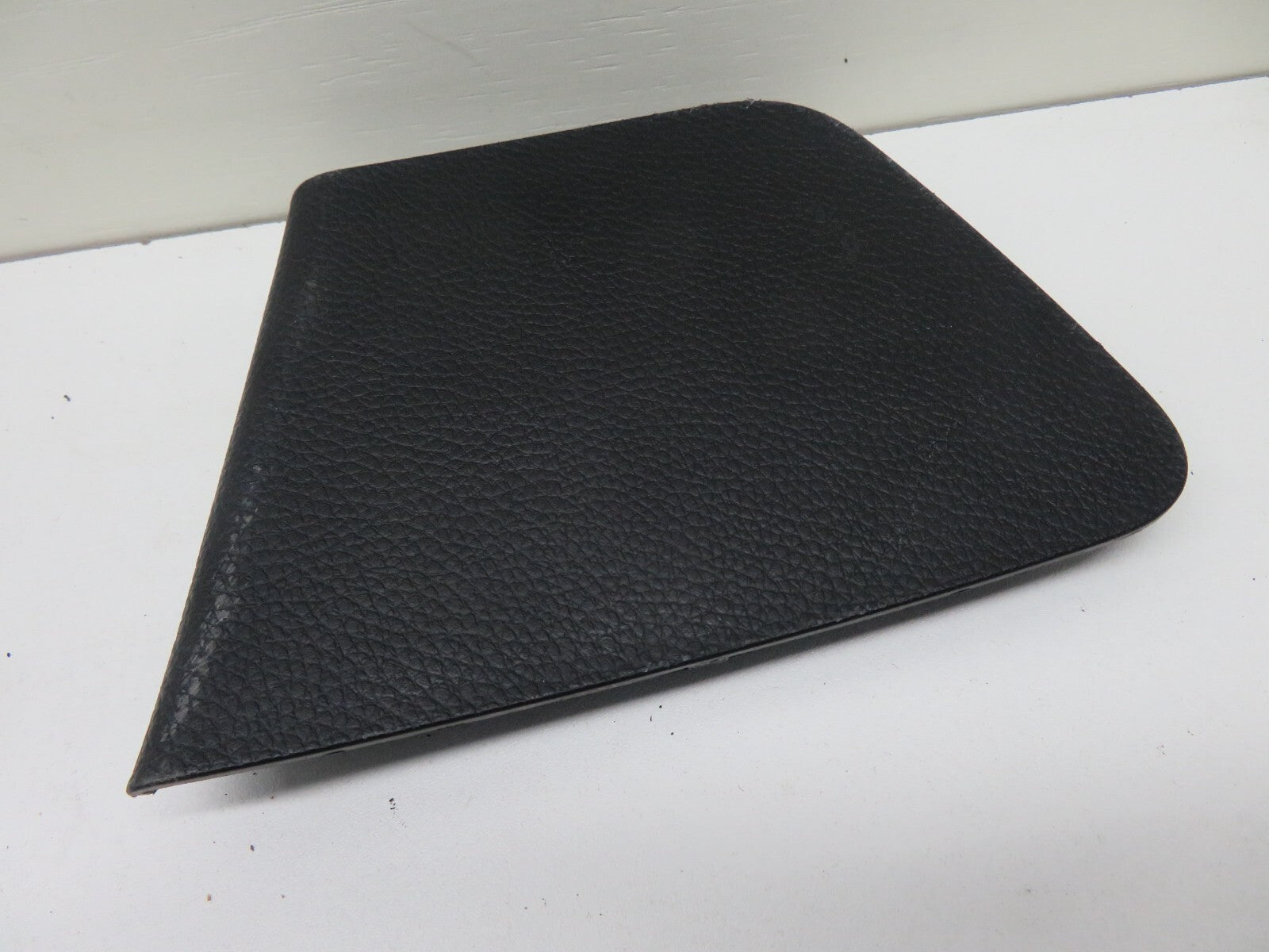 HYUNDAI I40 NS PASSENGER REAR LIGHT ACCESS TRIM 2011-2015 A581-18