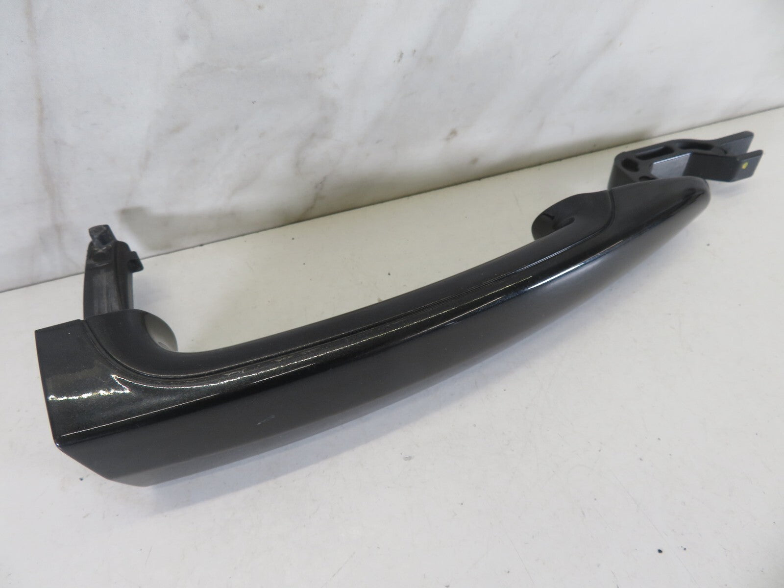 BMW 1 SERIES E88 OS DRIVER DOOR HANDLE 2007-2013 A1218-12