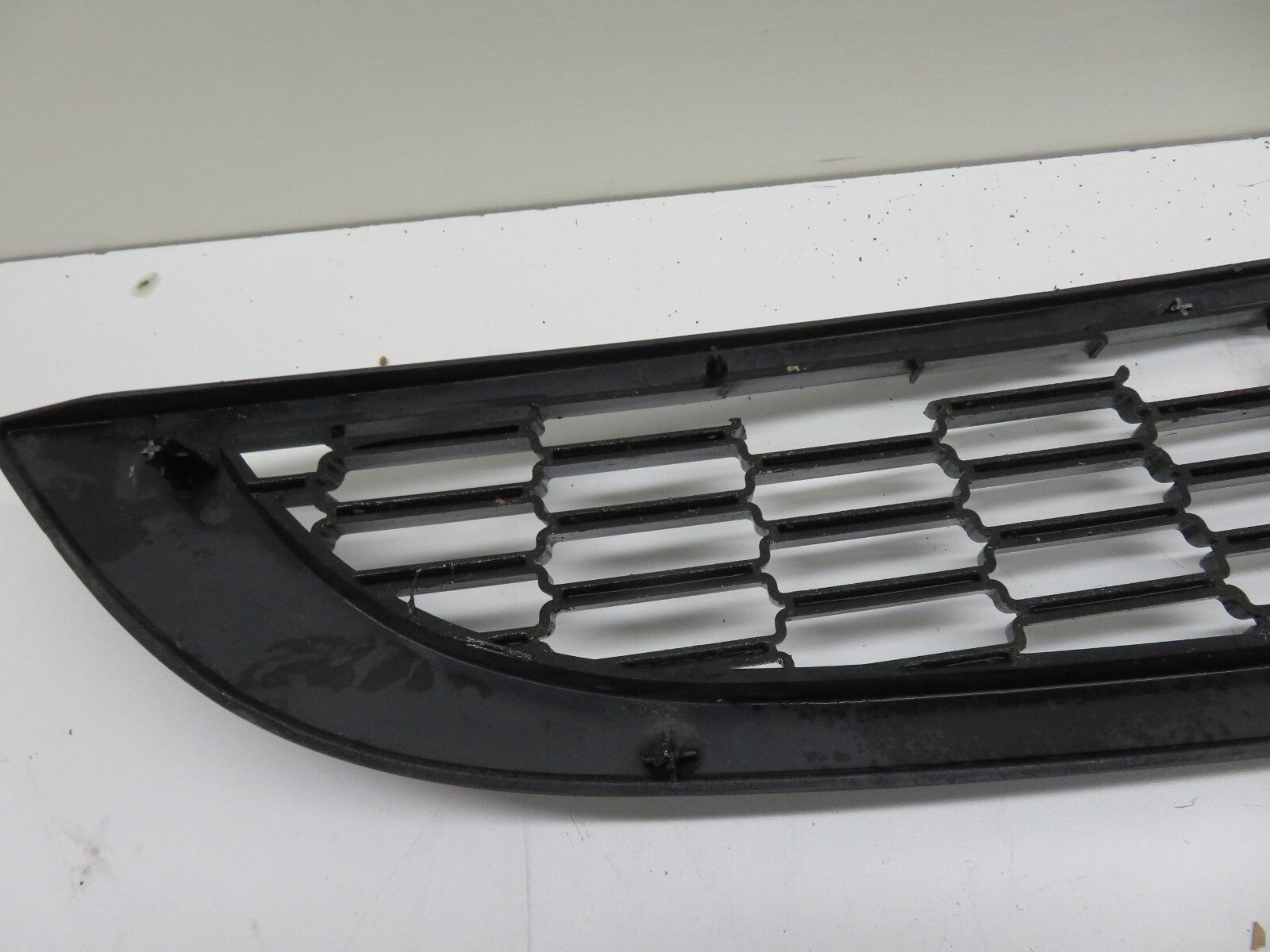 MINI COOPER S R53 AERO LOWER FRONT GRILLE JCW (DAMAGE SEE PHOTOS) 2001-2006