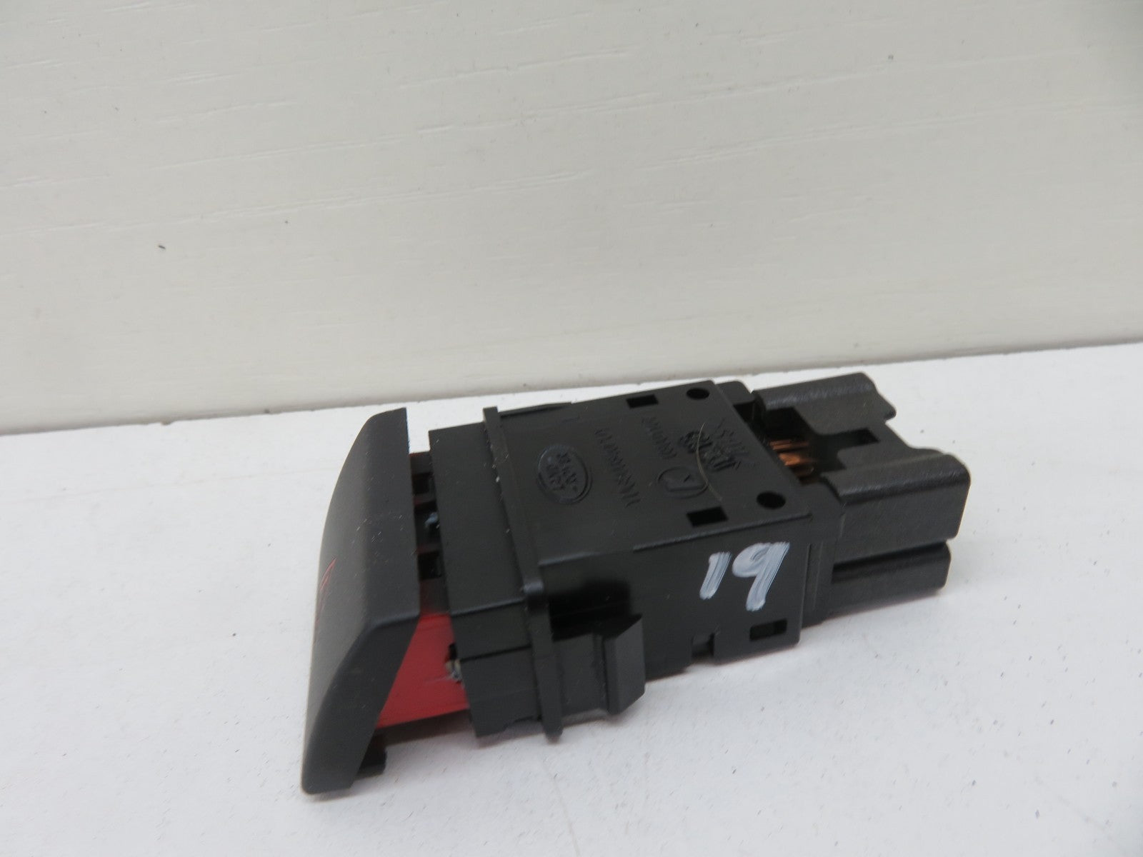 LAND ROVER FREELANDER 1 HAZARD SWITCH YUG500340PUY 2004-2006 1672-19