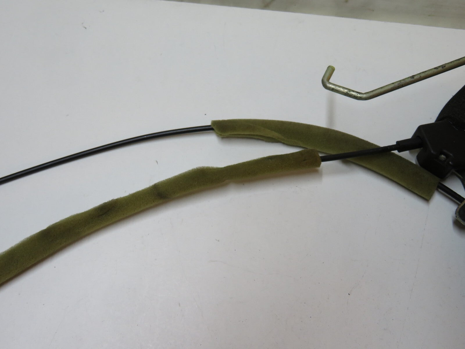 MAZDA 3 SPORT NSF DOOR LOCK CATCH 2003-2009 AM52