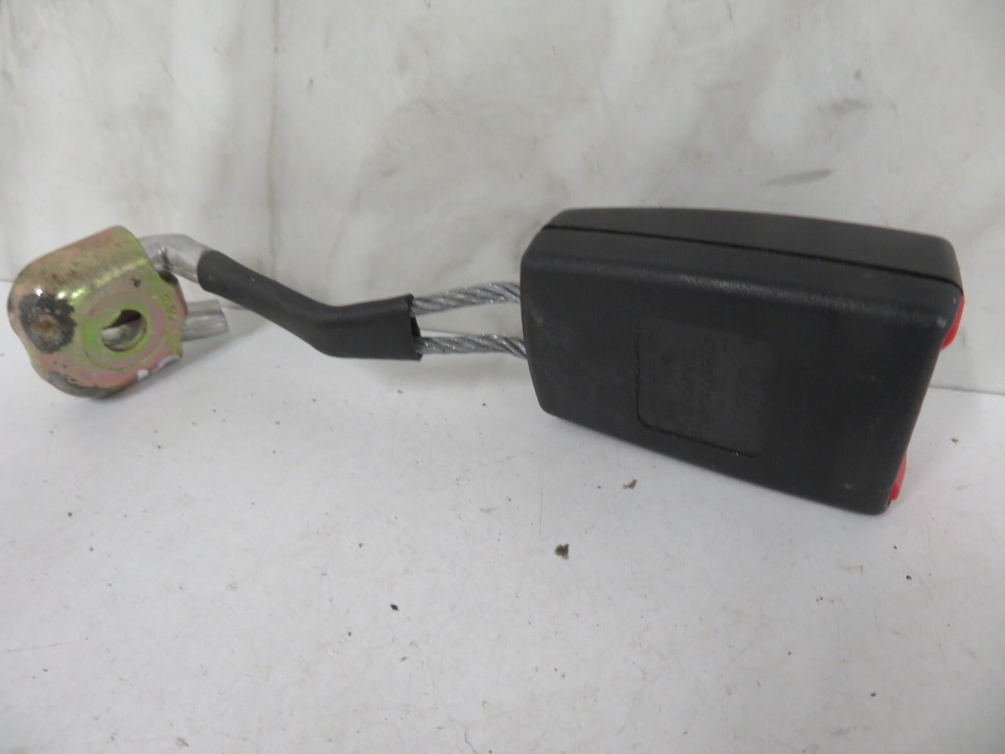 AUDI A8 D2 REAR SEAT BELT BUCKLE 4D0857740 1998-2002 A1652-10