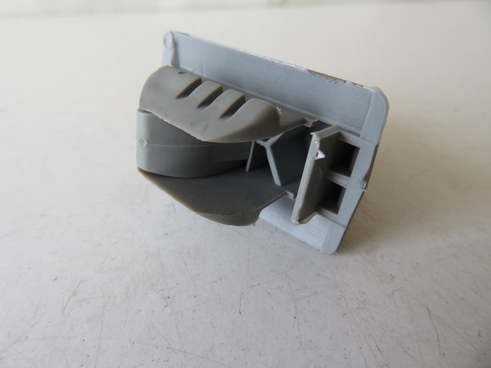 MITSUBISHI COLT CZ1 SUN VISOR CLIP 2004-2008 AMS1239