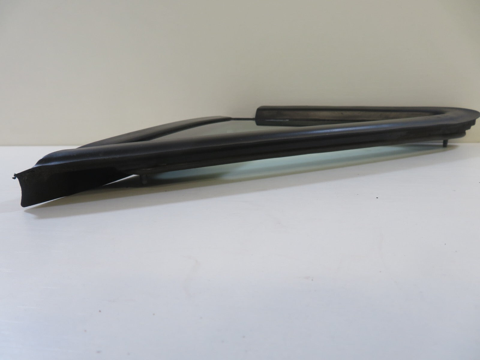 VOLKSWAGEN VW TOURAN NSF PASSENGER QUARTER GLASS 2003-2009 1701-28