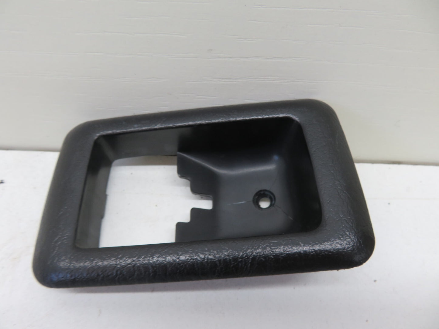 TOYOTA MR2 MK2 SW20 ENGINE LID LEVER SURROUND TRIM 1990-1999 1000-7