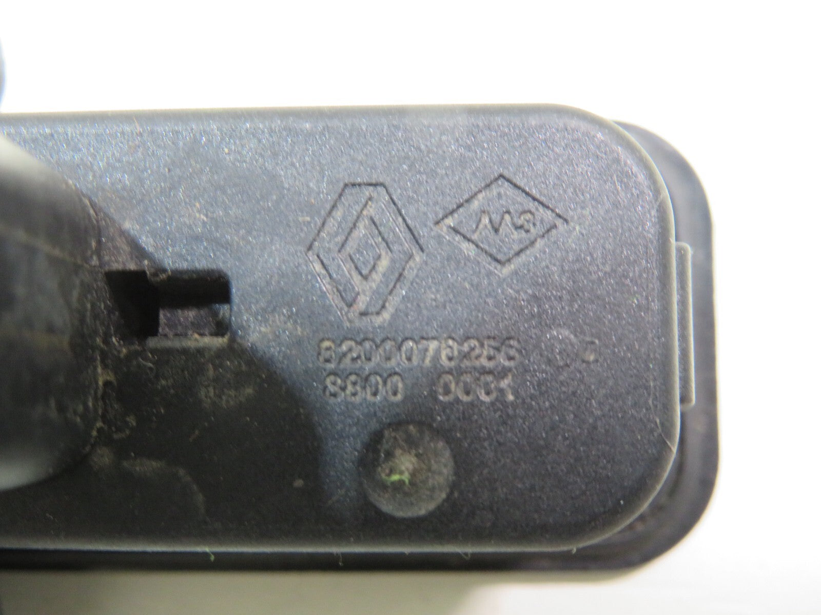 RENAULT SCENIC TAILGATE BOOT RELEASE SWITCH 8200078256 2003-2009 1559-15