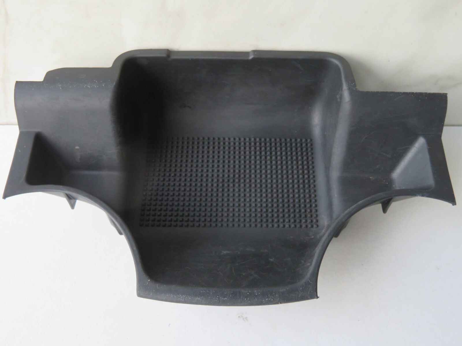 LAND ROVER DISCOVERY 3 CENTRE CONSOLE RUBBER INSERT FAH500012 2005-09 AMS1115-7