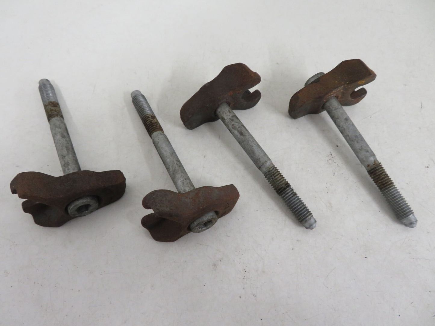 PEUGEOT 4007 FUEL INJECTOR CLAMPS WITH BOLTS 2007-2012 1630-10