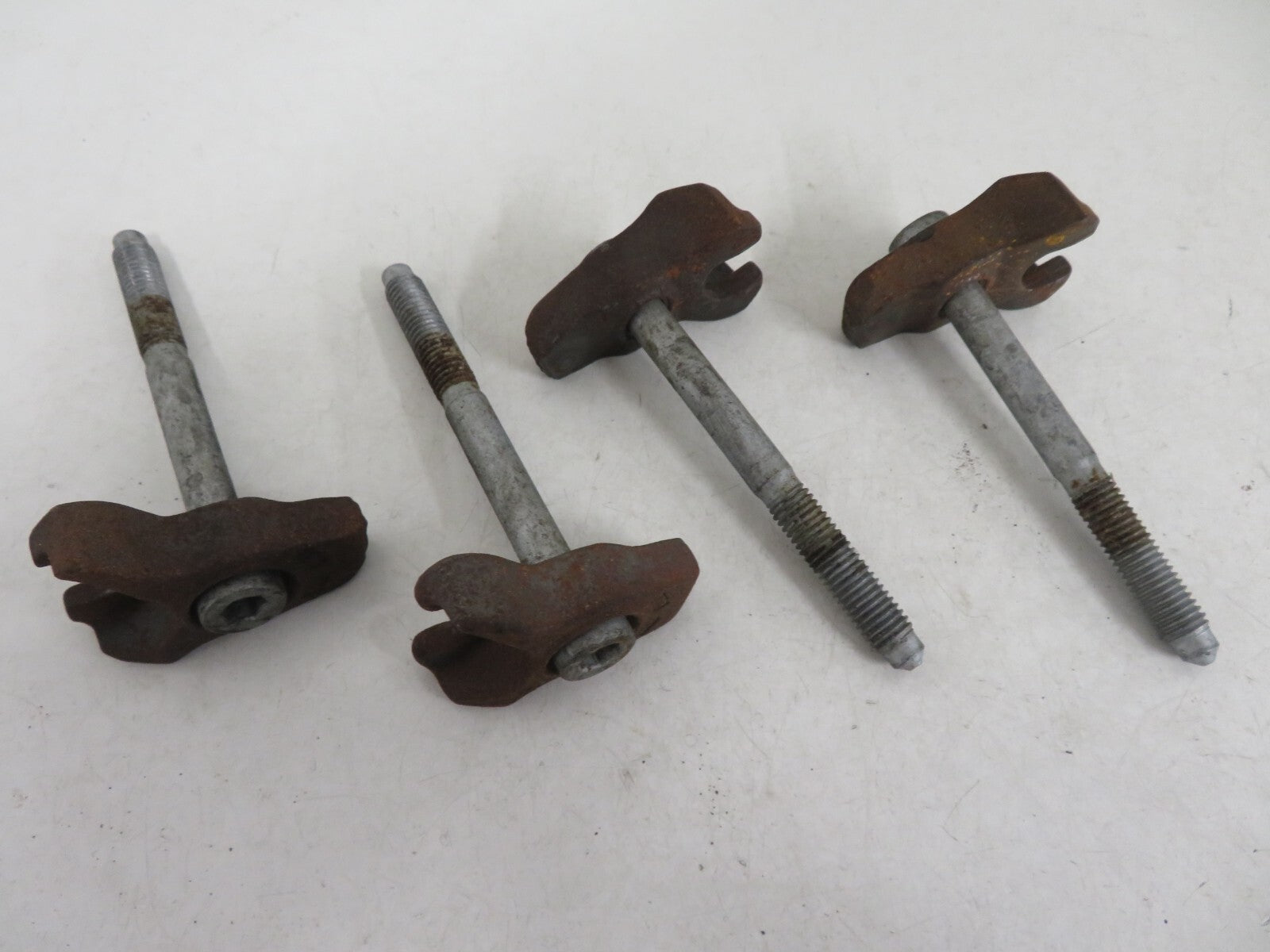 PEUGEOT 4007 FUEL INJECTOR CLAMPS WITH BOLTS 2007-2012 1630-10