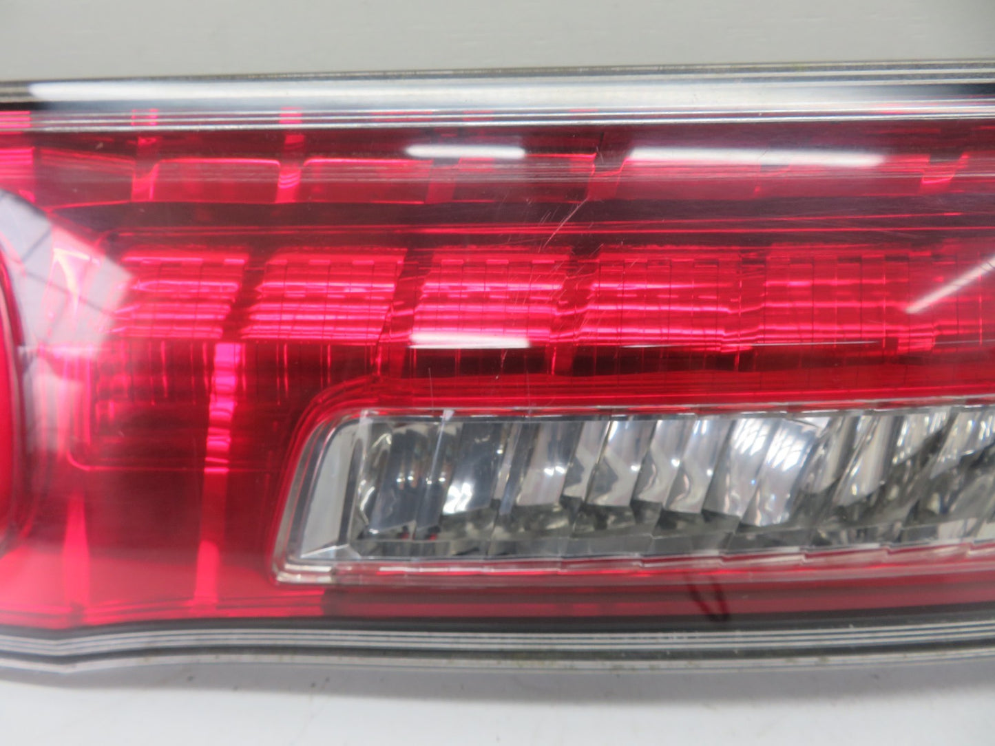 HONDA CIVIC MK8 REAR CENTER TAIL LIGHT HANDLE 2006-2011