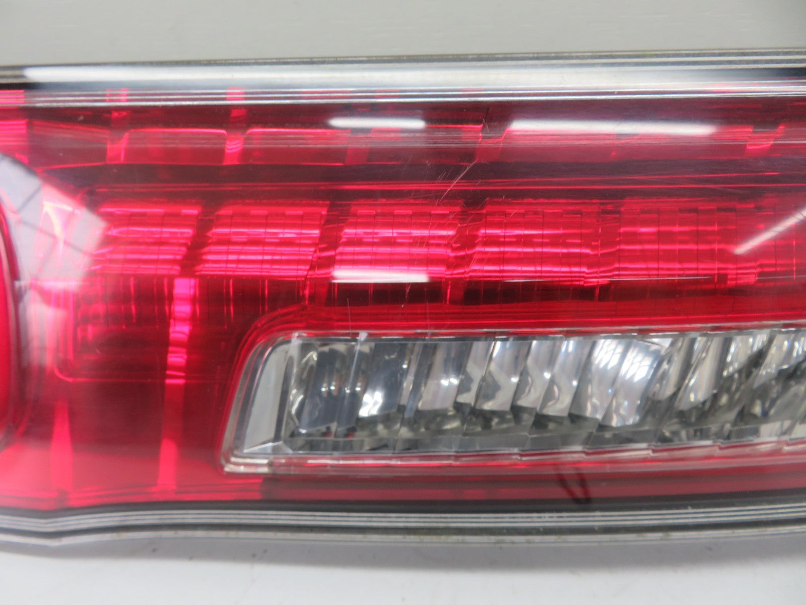 HONDA CIVIC MK8 REAR CENTER TAIL LIGHT HANDLE 2006-2011