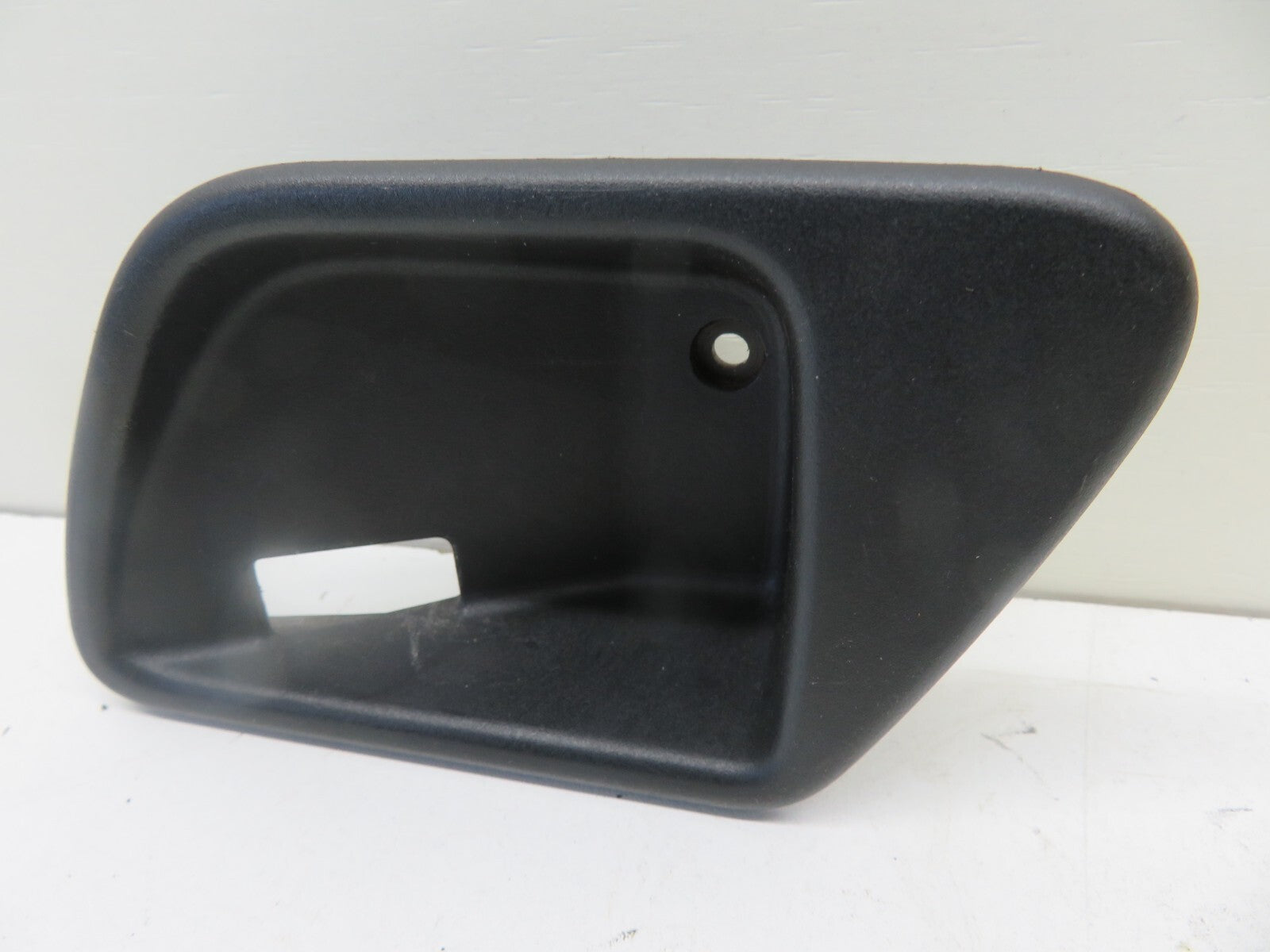 LAND ROVER FREELANDER 1 NS PASSENGER DOOR HANDLE SURROUND TRIM 2004-2006 1734-12
