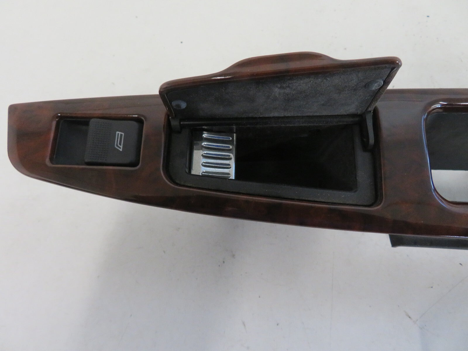 AUDI A8 D2 OSR WINDOW SWITCH ASHTRAY DOOR HANDLE 4D0959528 1998-2002 A1636-2