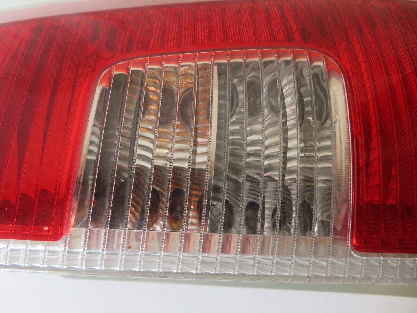 SKODA ROOMSTER OS DRIVER SIDE REAR TAIL LIGHT 5j7945096 2007-2013