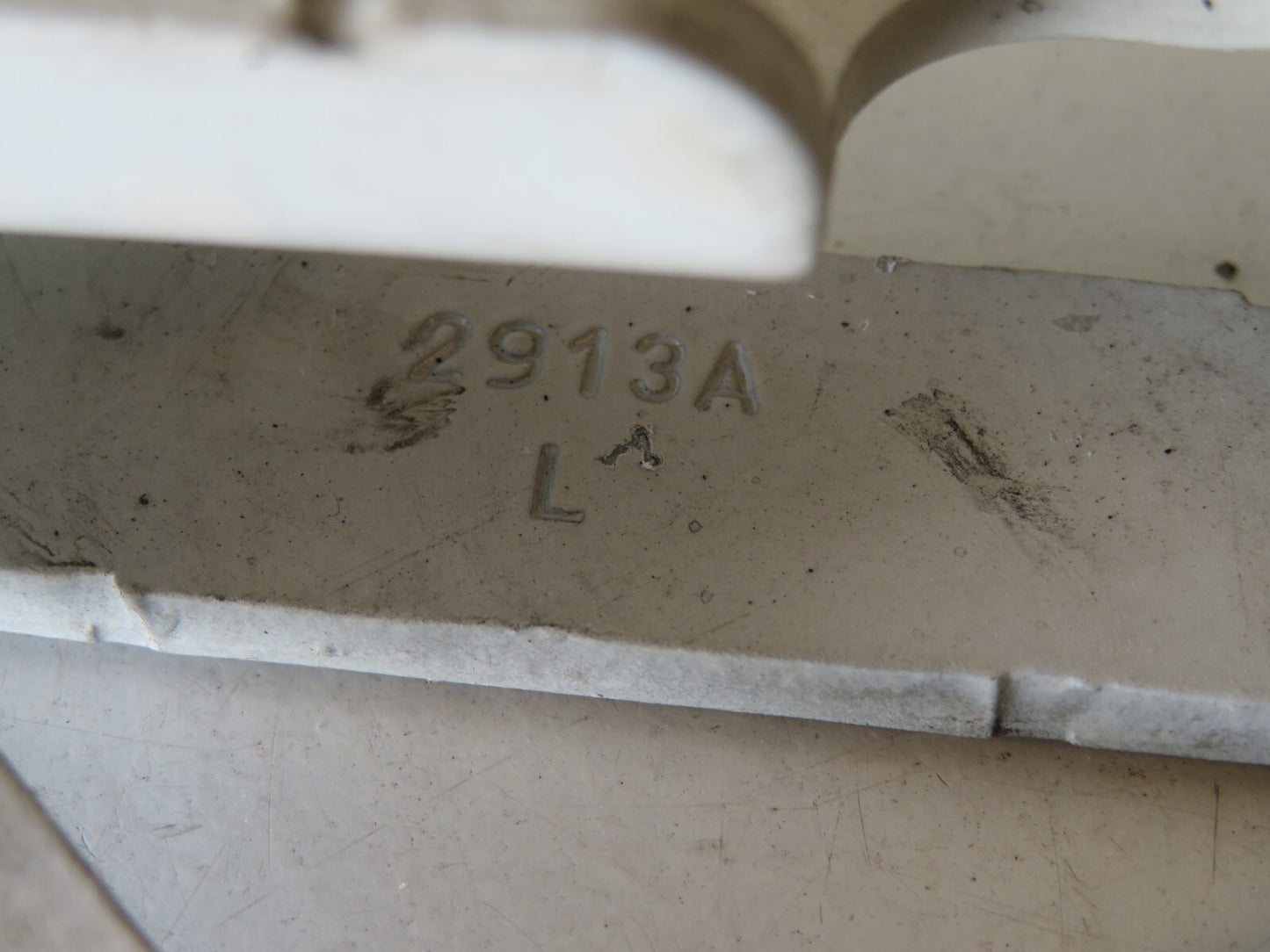 BMW 1 SERIES F20 BONNET HINGES IN WHITE 2012-2018 AMS1310