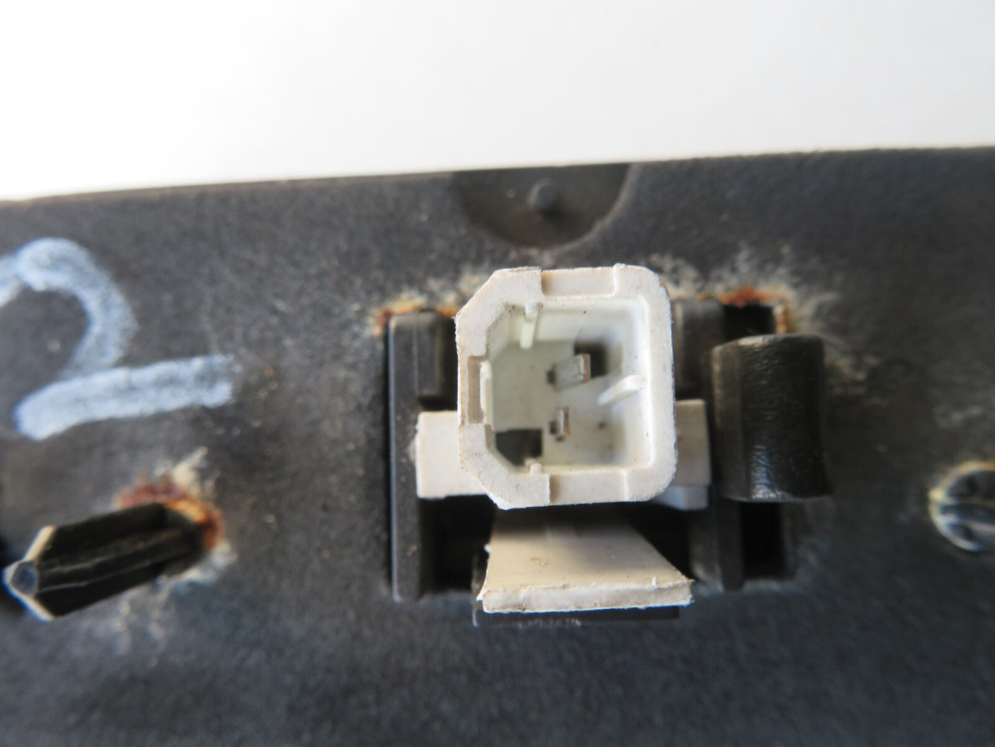 RENAULT TRAFFIC VIVARO REAR NUMBERPLATE LIGHT 8200211477 2001-2014 AS14-2