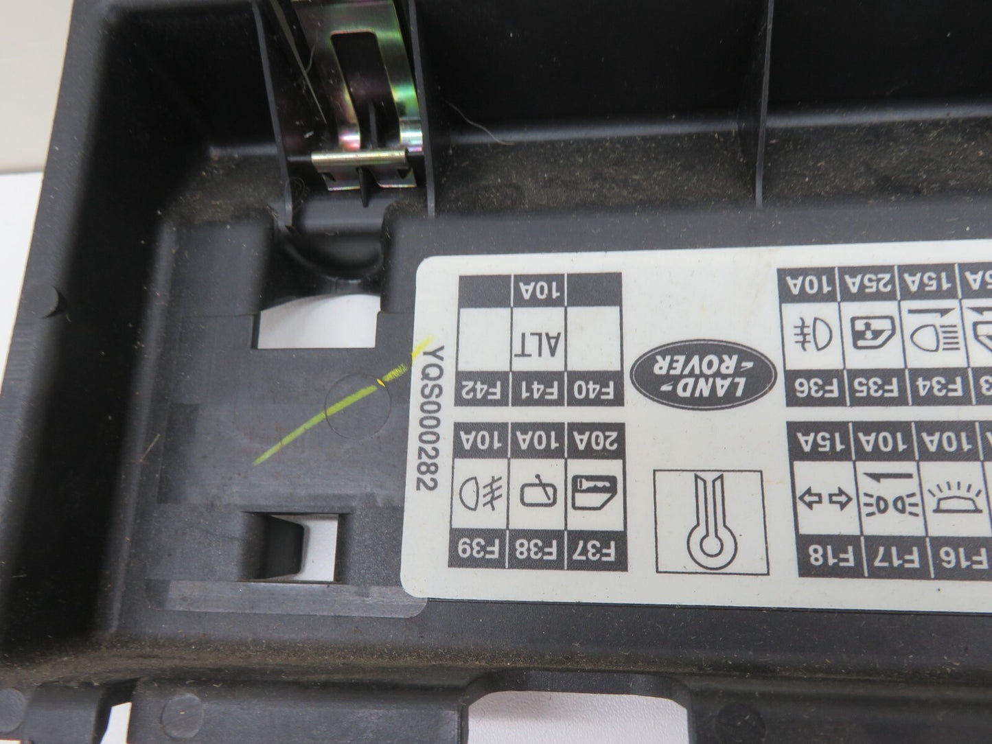 LAND ROVER FREELANDER 1 INTERIOR FUSE BOX COVER YQS000282 1998-2004 1310-14