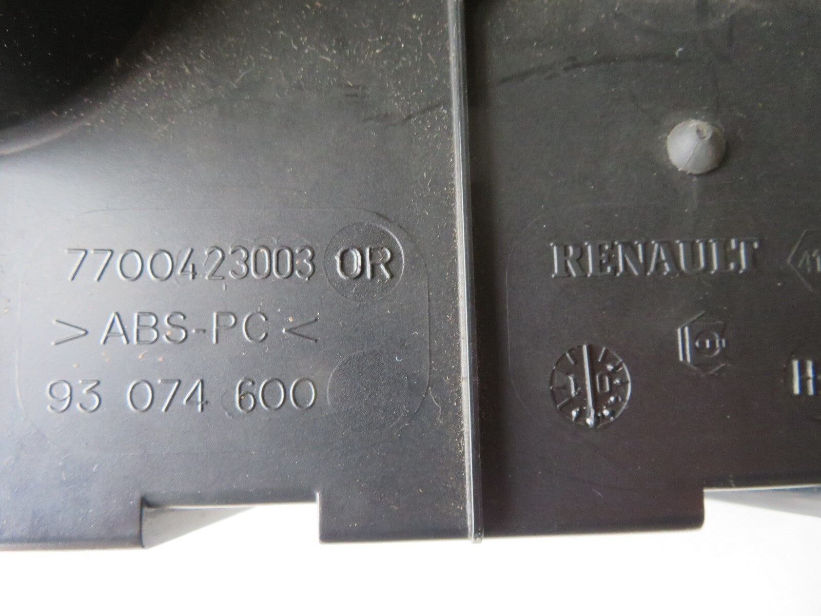 RENAULT MEGANE MK1 CD CHANGER 8200002656A 1999-2002 A1117-4