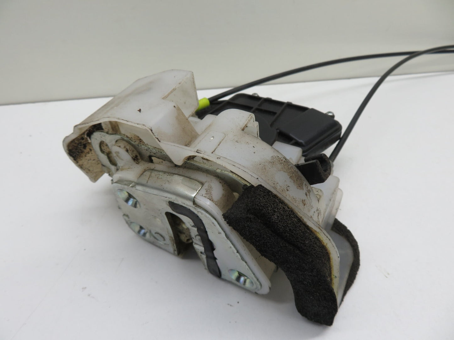 SUBARU FORESTER NSF PASSENGER FRONT DOOR LOCK CATCH 2008-2013 A601-17