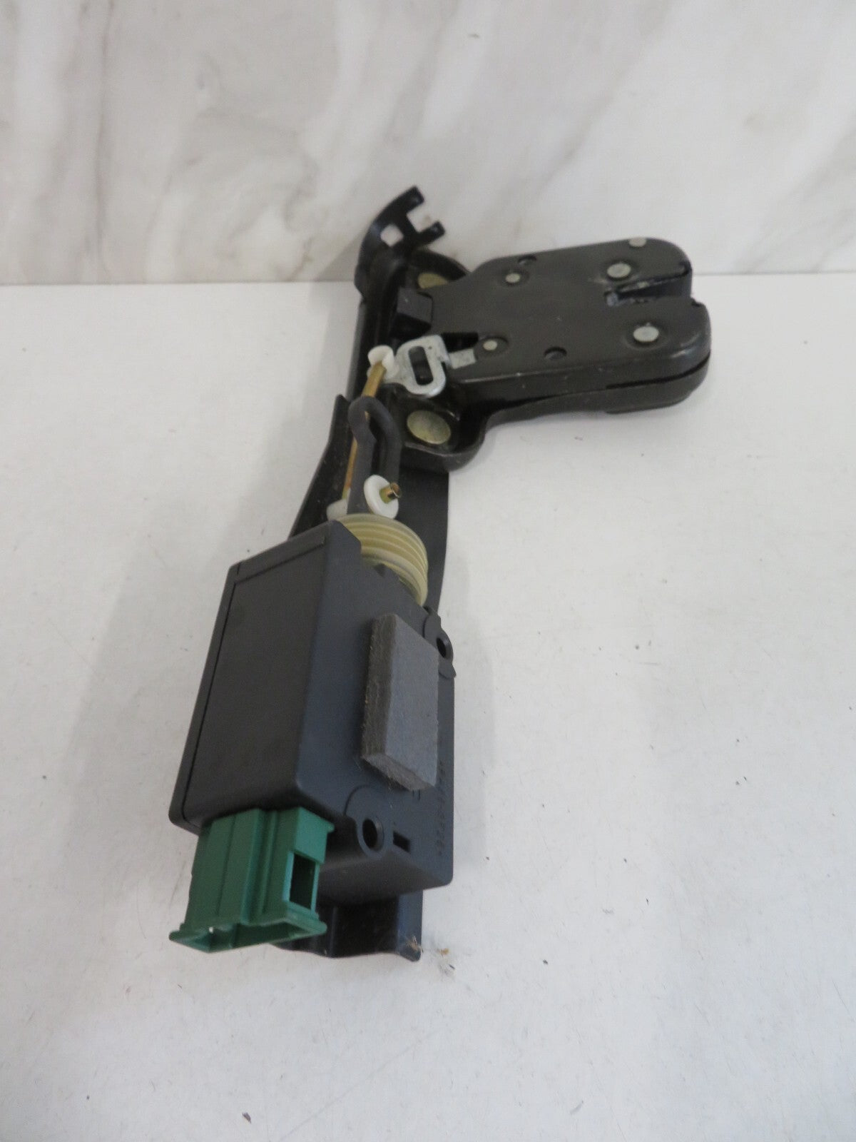 AUDI TT MK1 REAR TAILGATE BOOT LOCK CATCH 8N0827505E VWMIX1730-11