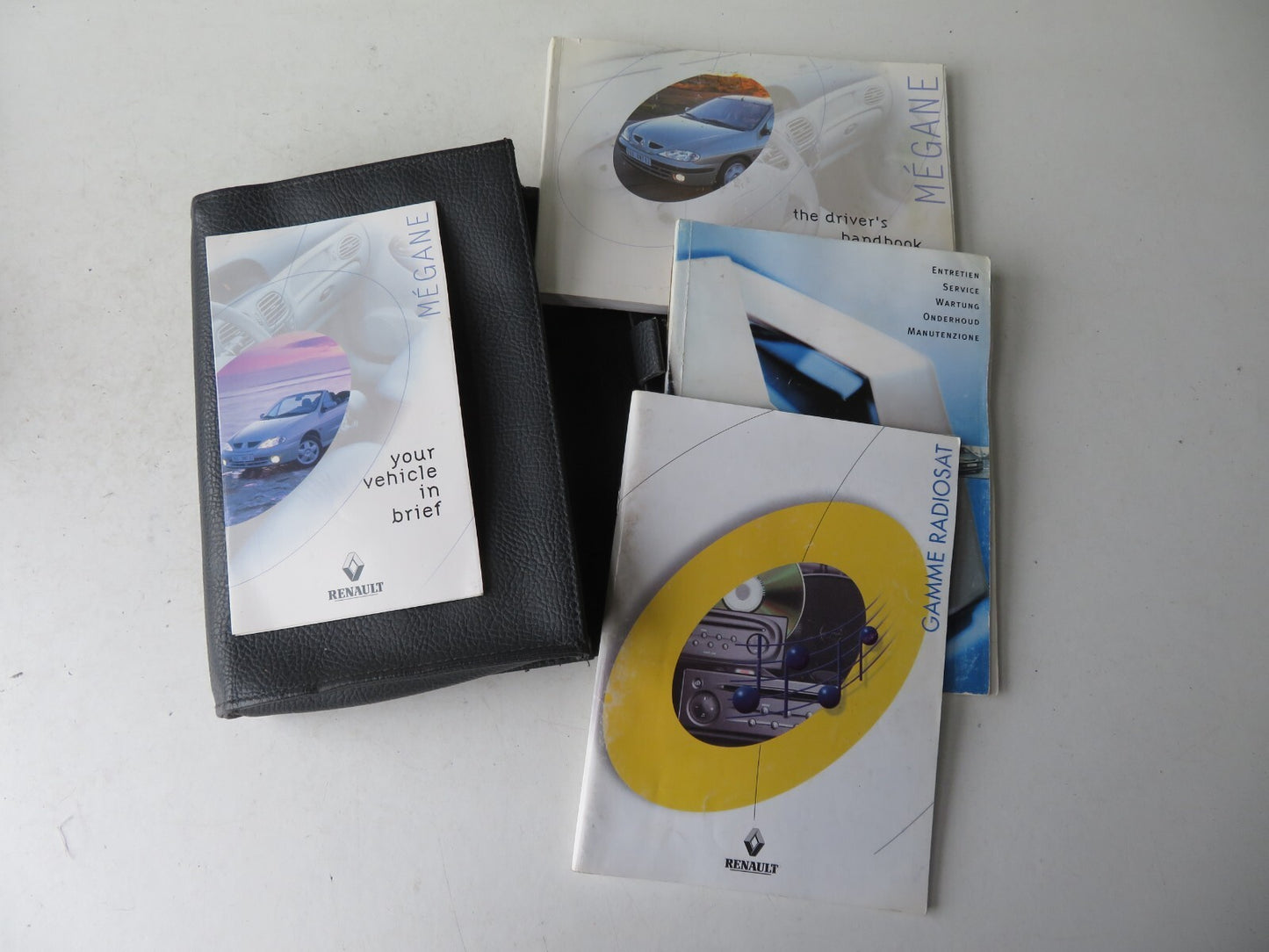 RENAULT MEGANE MK1 OWNERS MANUAL WITH FOLDER 1999-2002 A1117-17