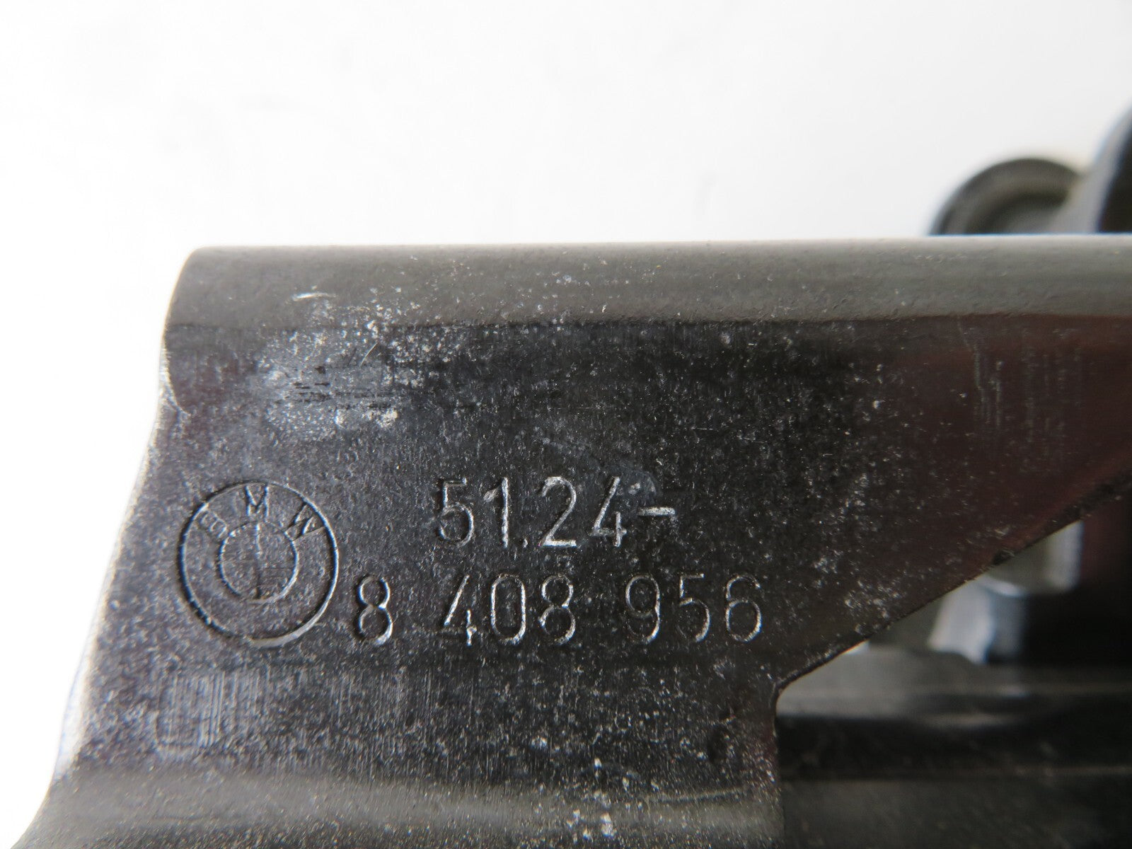 BMW X5 E53 LOWER TAILGATE LOCK LATCHES PAIR 2004-2007 RG04 SA