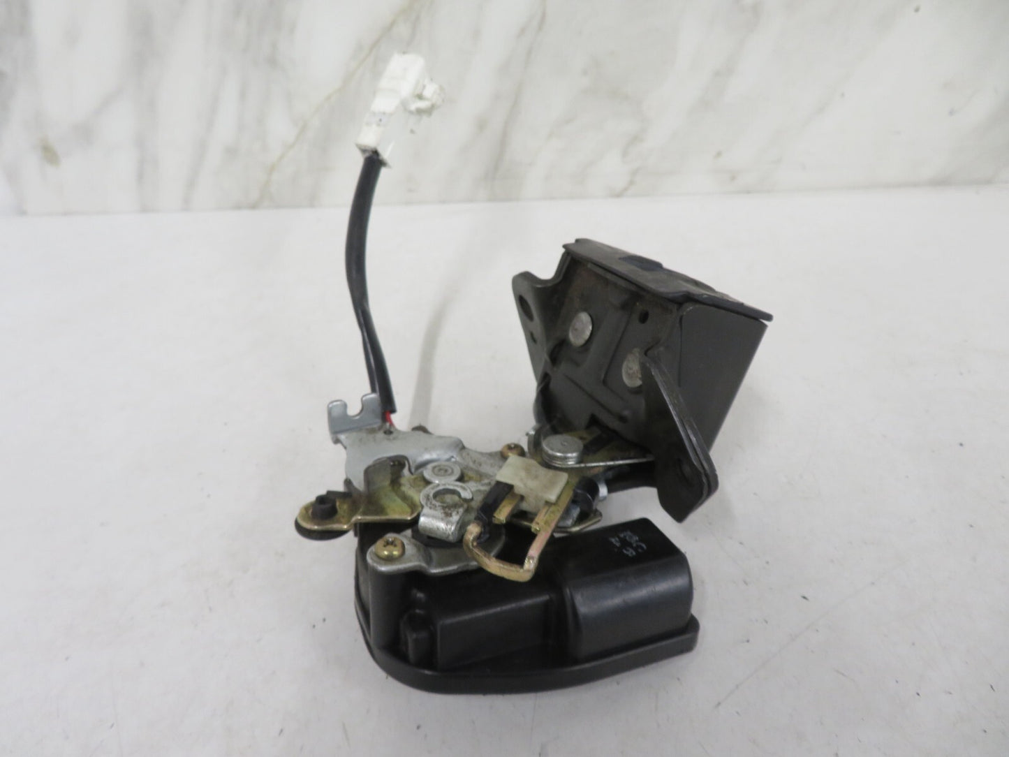 TOYOTA COROLLA BOOT LOCK CATCH 101528-3000 2002-2006 MIX1424-11