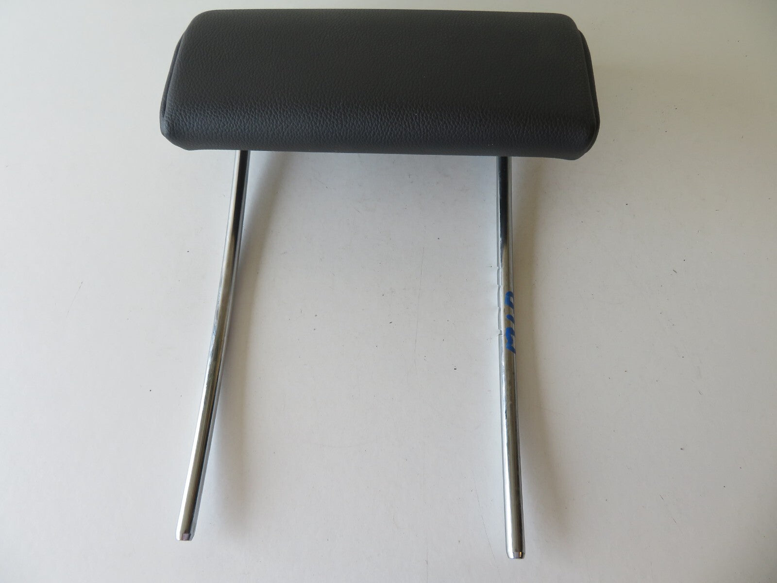 MERCEDES BENZ B CLASS W169 REAR MIDDLE LEATHER HEAD REST 2006-2010 AMS1211