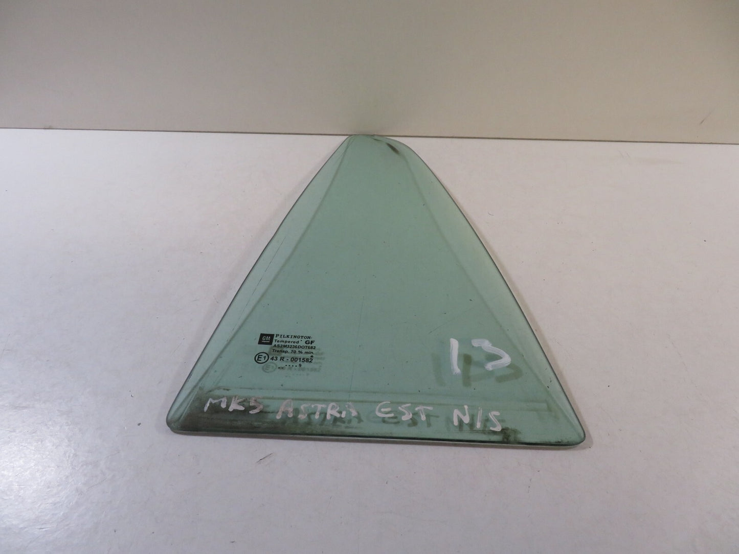 VAUXHALL ASTRA MK5 ESTATE NS REAR QUARTER GLASS 2004-2010 misc1659-13