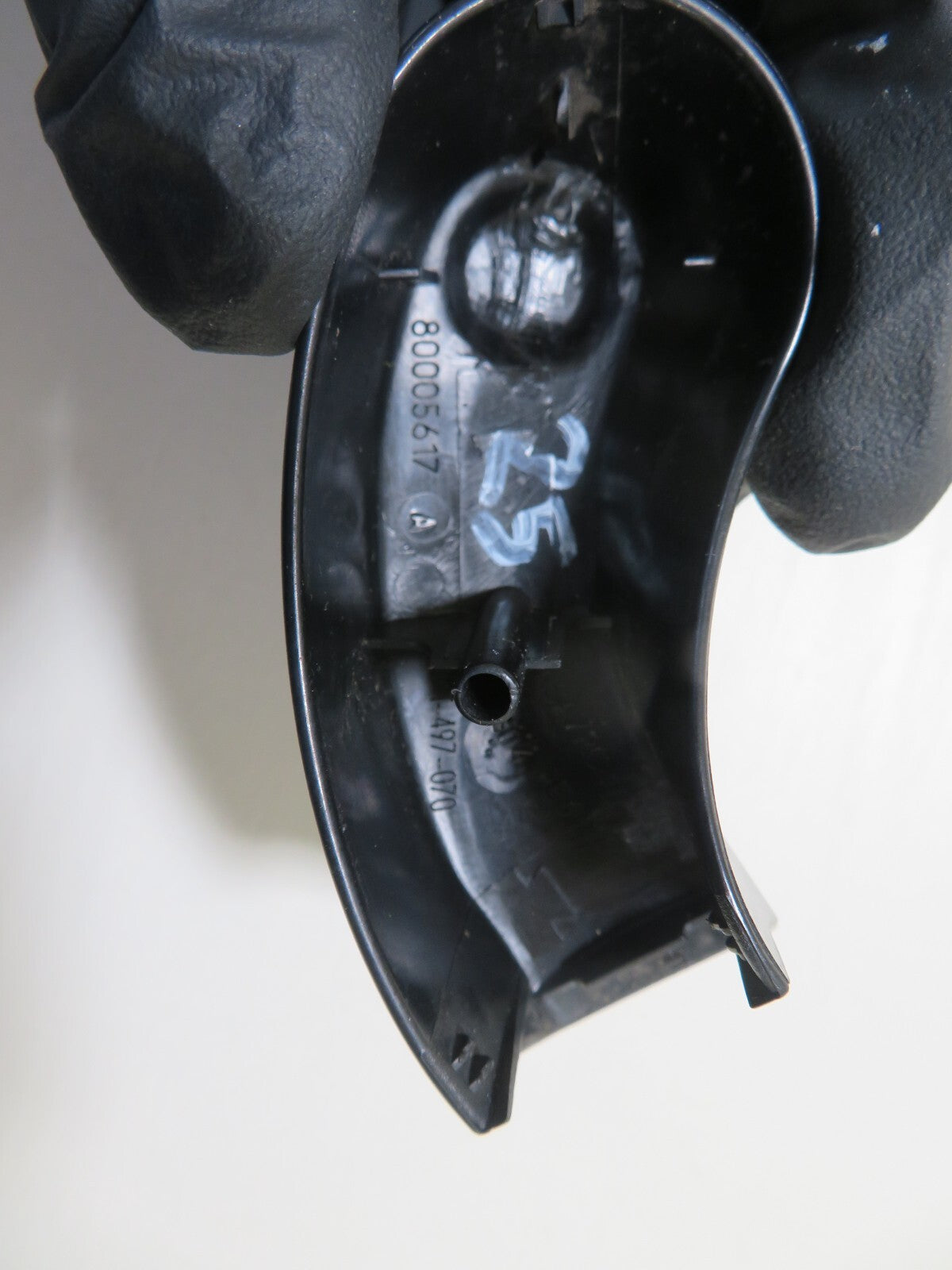 BMW MINI COOPER R50 R53 WIPER ARM BOLT COVERS PAIR 2000-2006 1927-24-25