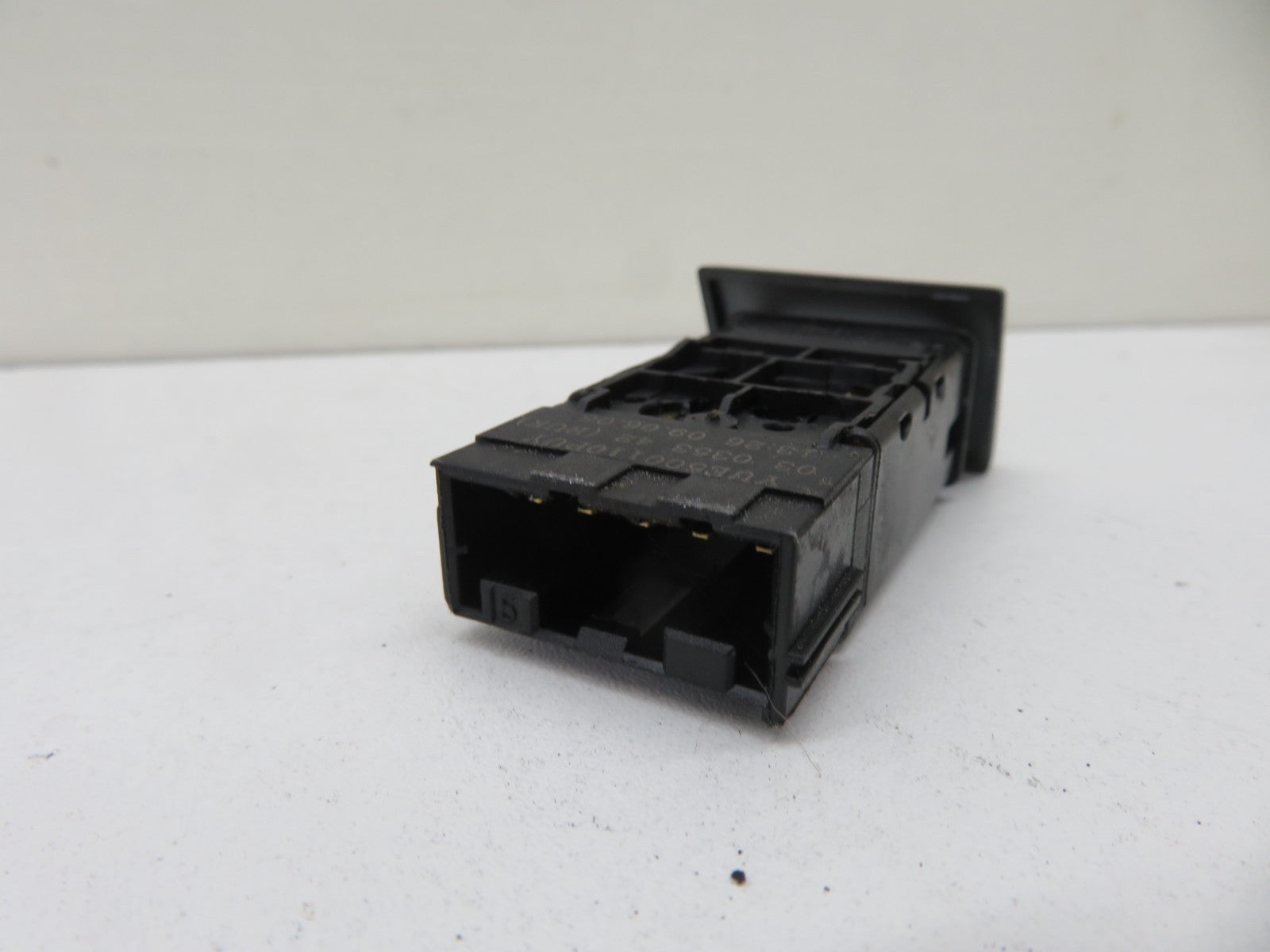 LAND ROVER FREELANDER 1 REAR FOG LIGHT SWITCH YUE500110PUY 2004-2006 1672-18