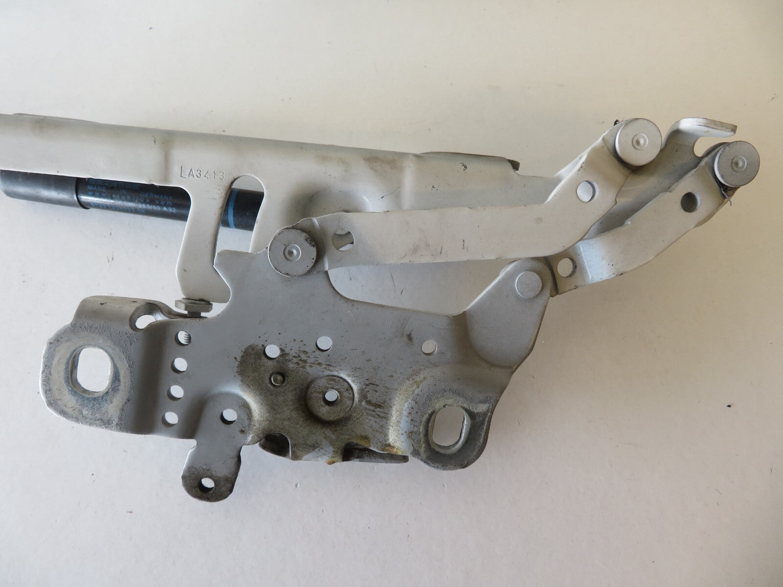 BMW 1 SERIES F20 BONNET HINGES IN WHITE 2012-2018 AMS1310