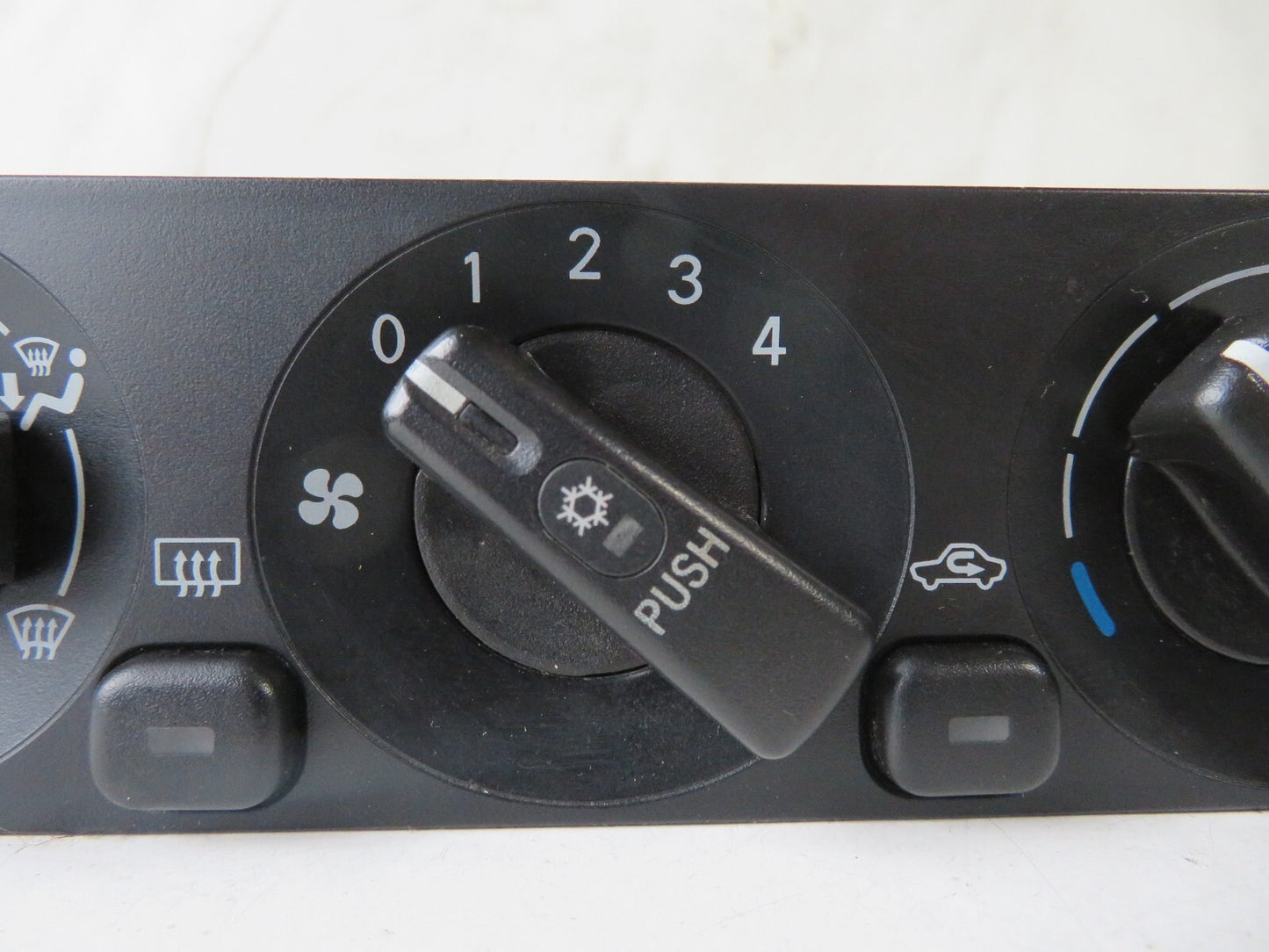 MITSUBISHI CARISMA HEATER CLIMATE CONTROLS MR500527 1999-2004 A1601-6