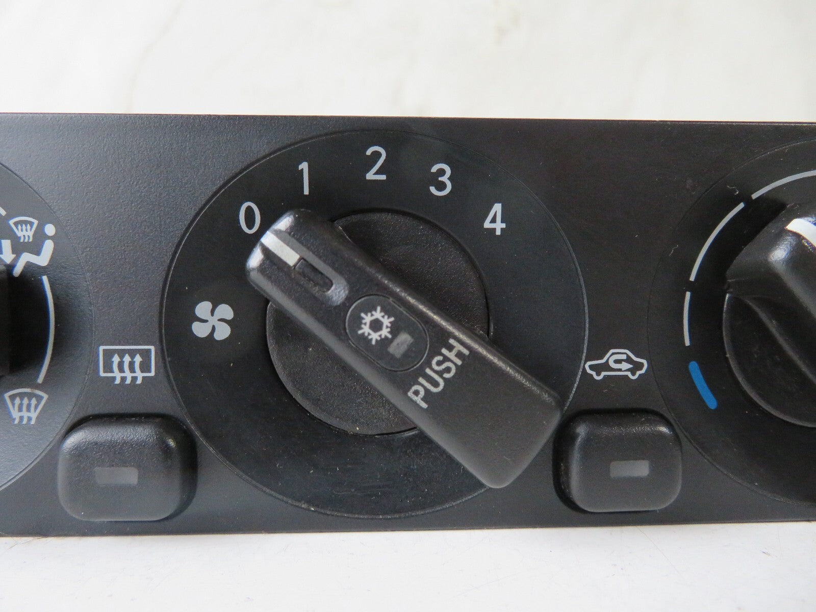 MITSUBISHI CARISMA HEATER CLIMATE CONTROLS MR500527 1999-2004 A1601-6