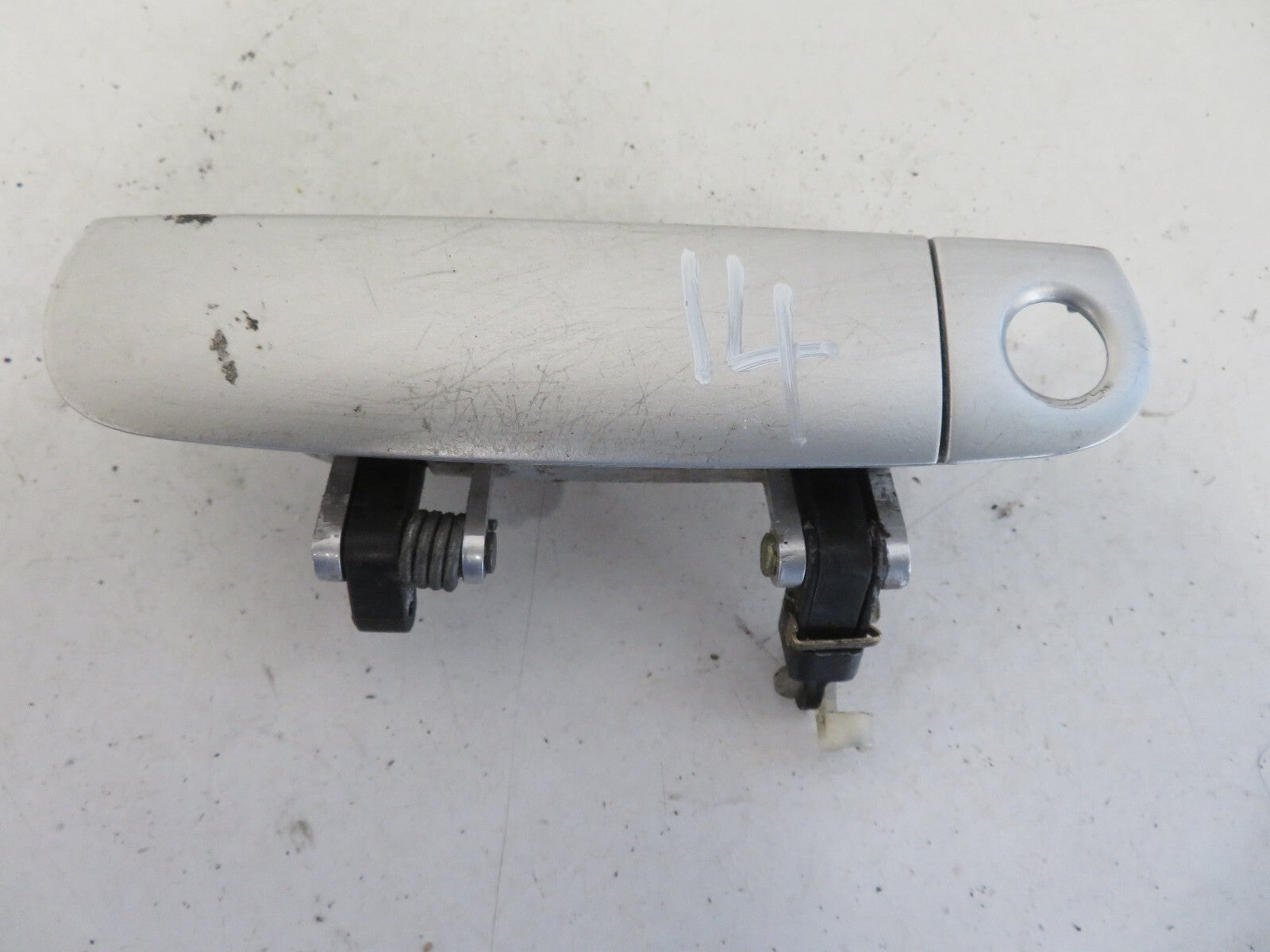 AUDI A8 D2 OS DRIVER SIDE EXTERIOR DOOR HANDLE 1998-2002 A1636-14