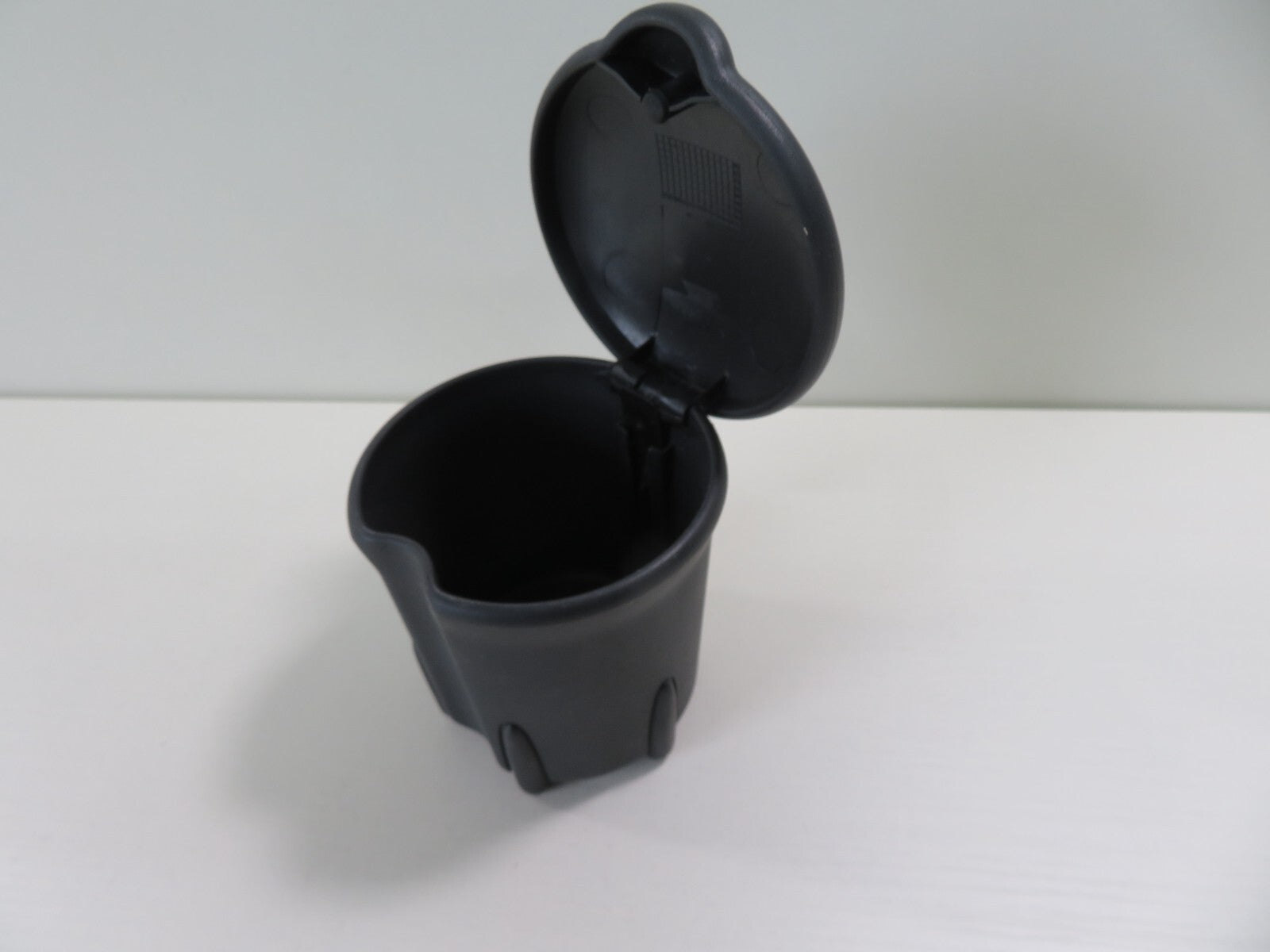 RENAULT SCENIC INTERIOR ASHTRAY STORAGE 8200728639 2003-2009 1559-8