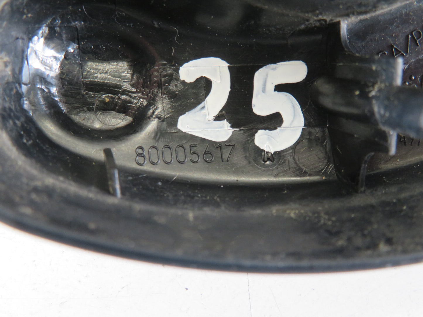 BMW MINI COOPER R52 FRONT WIPER ARM NUT COVER TRIM 80005617 2004-2006 A2018-25