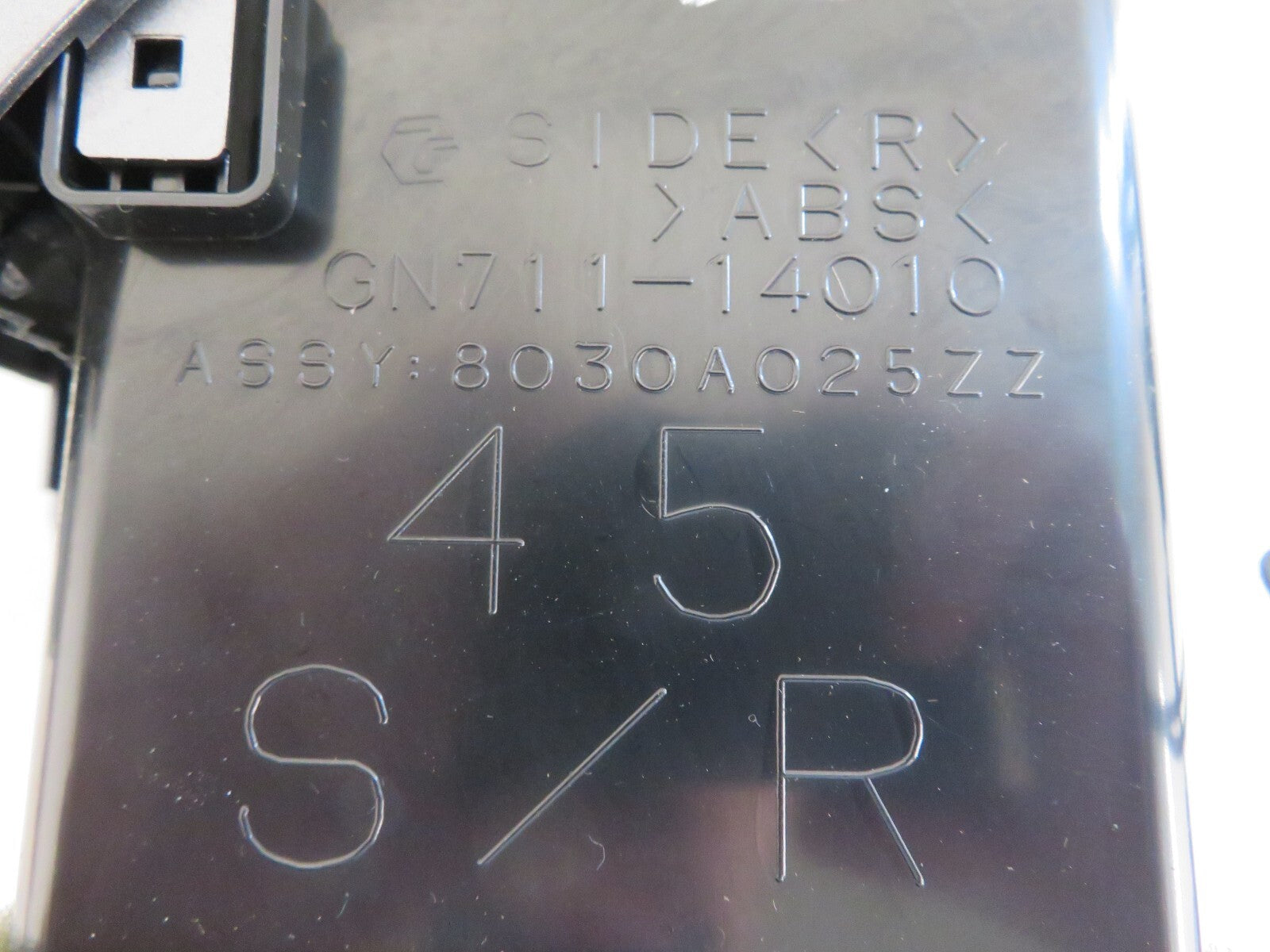 PEUGEOT 4007 OS DRIVER SIDE DASHBOARD AIR VENT GN711-14010 2007-2012 1603-2