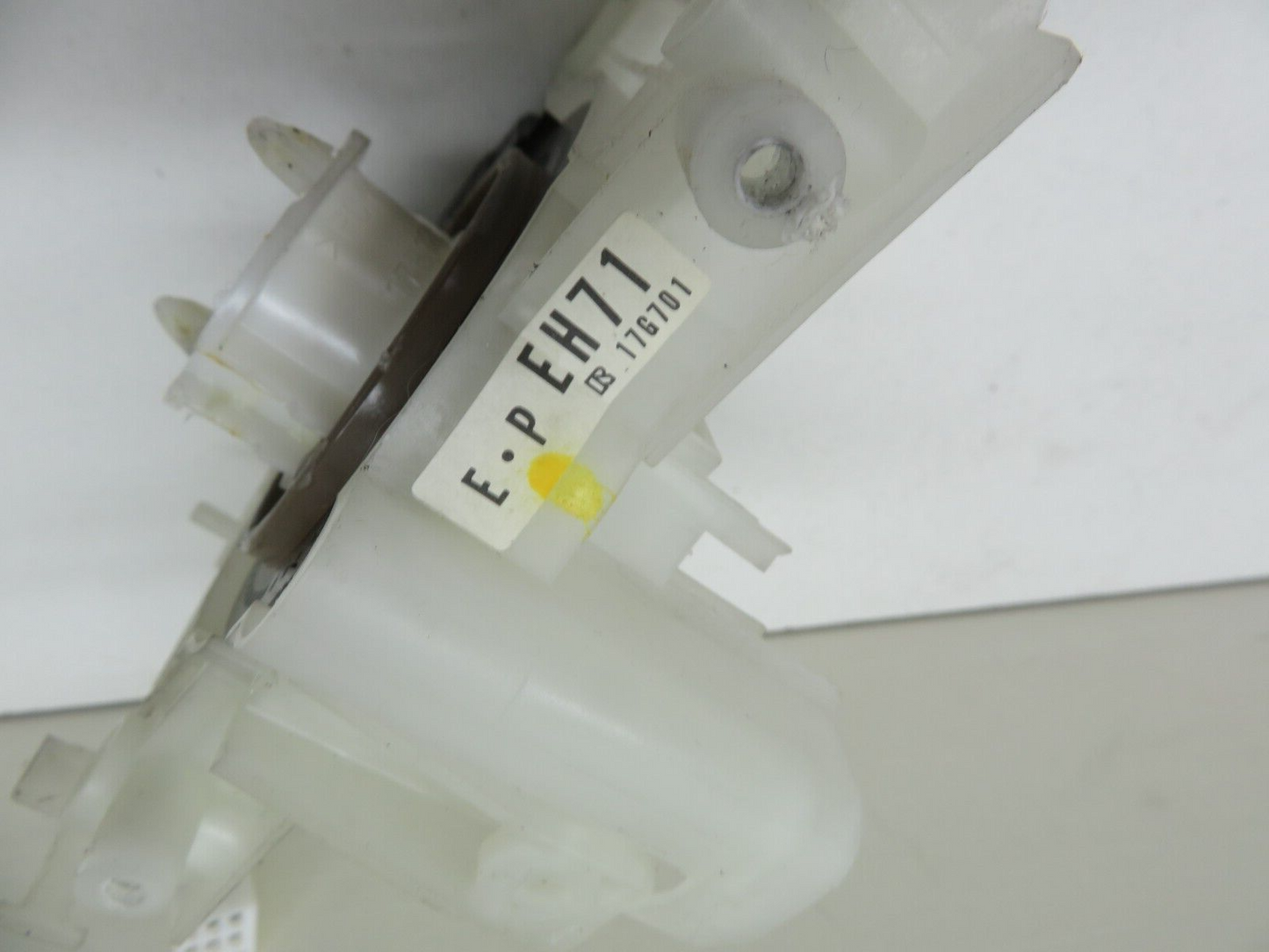 MAZDA CX7  STEERING WHEEL HORN PUSH BUTTON 2008-2012 1325-18