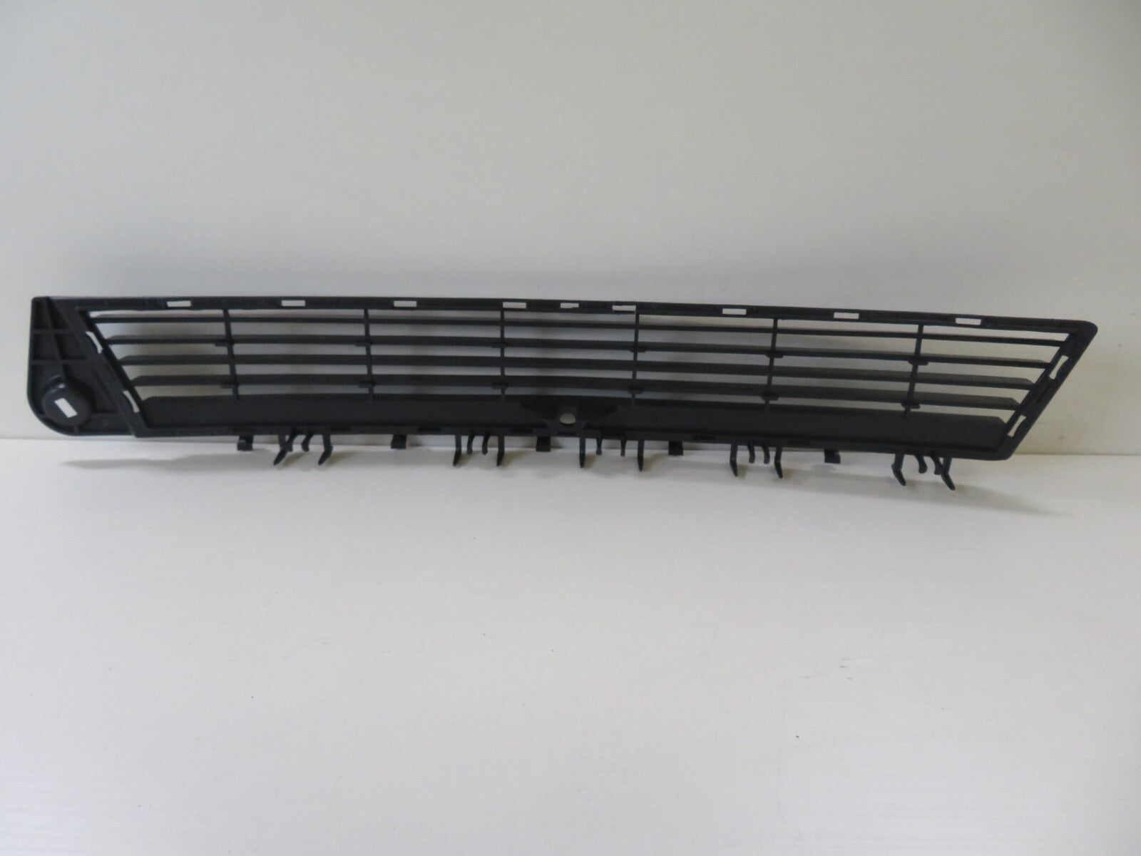 FRONT GRILLE FOR VAUXHALL VECTRA FOR YEARS 2002-2005