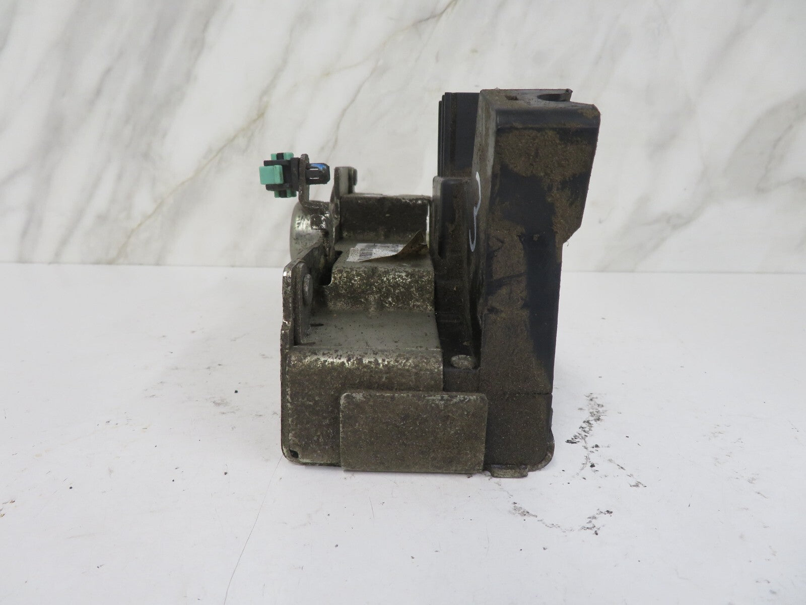 FORD TRANSIT CONNECT NS PASSENGER DOOR LOCK CATCH 2T1AV21813BE 2002-2006 A1219-3