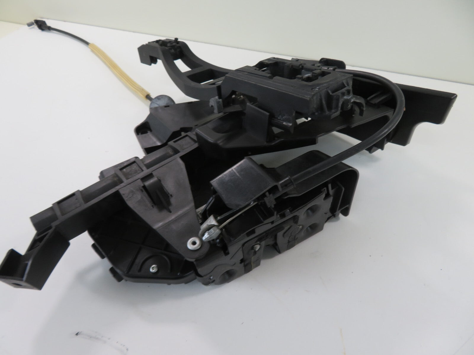 FORD C-MAX NSR LEFT REAR DOOR LOCK CATCH 3M5A-R26413-ES 2006-2010 1401-3