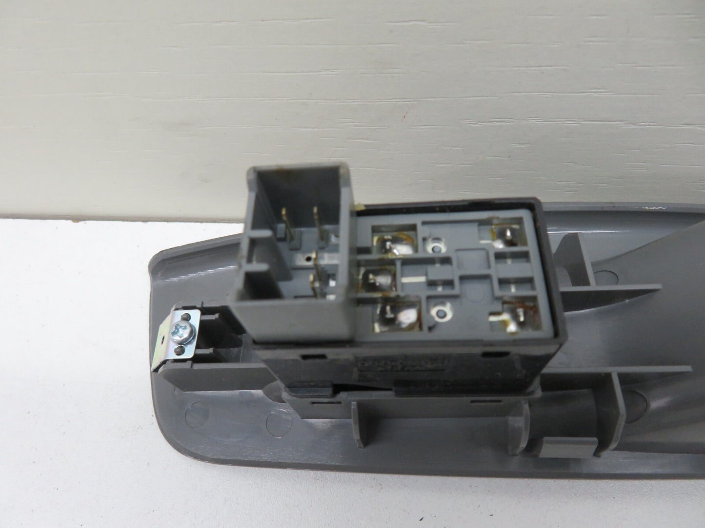 CHEVROLET LACETTI OSR REAR DRIVER WINDOW SWITCH 2004-2010 1517-4