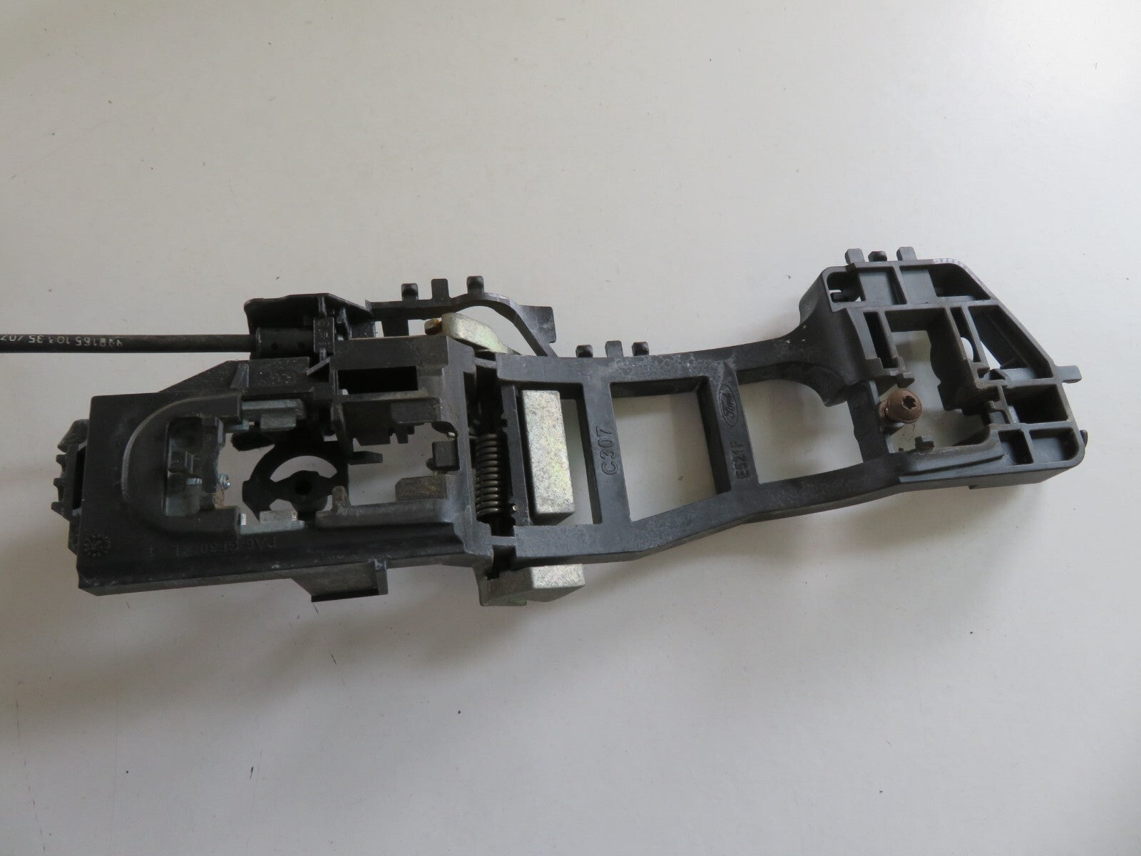 FORD FOCUS CC NS PASSENGER DOOR LOCK CATCH 6N4A-L21813-CB 2006-2010 A1114-9