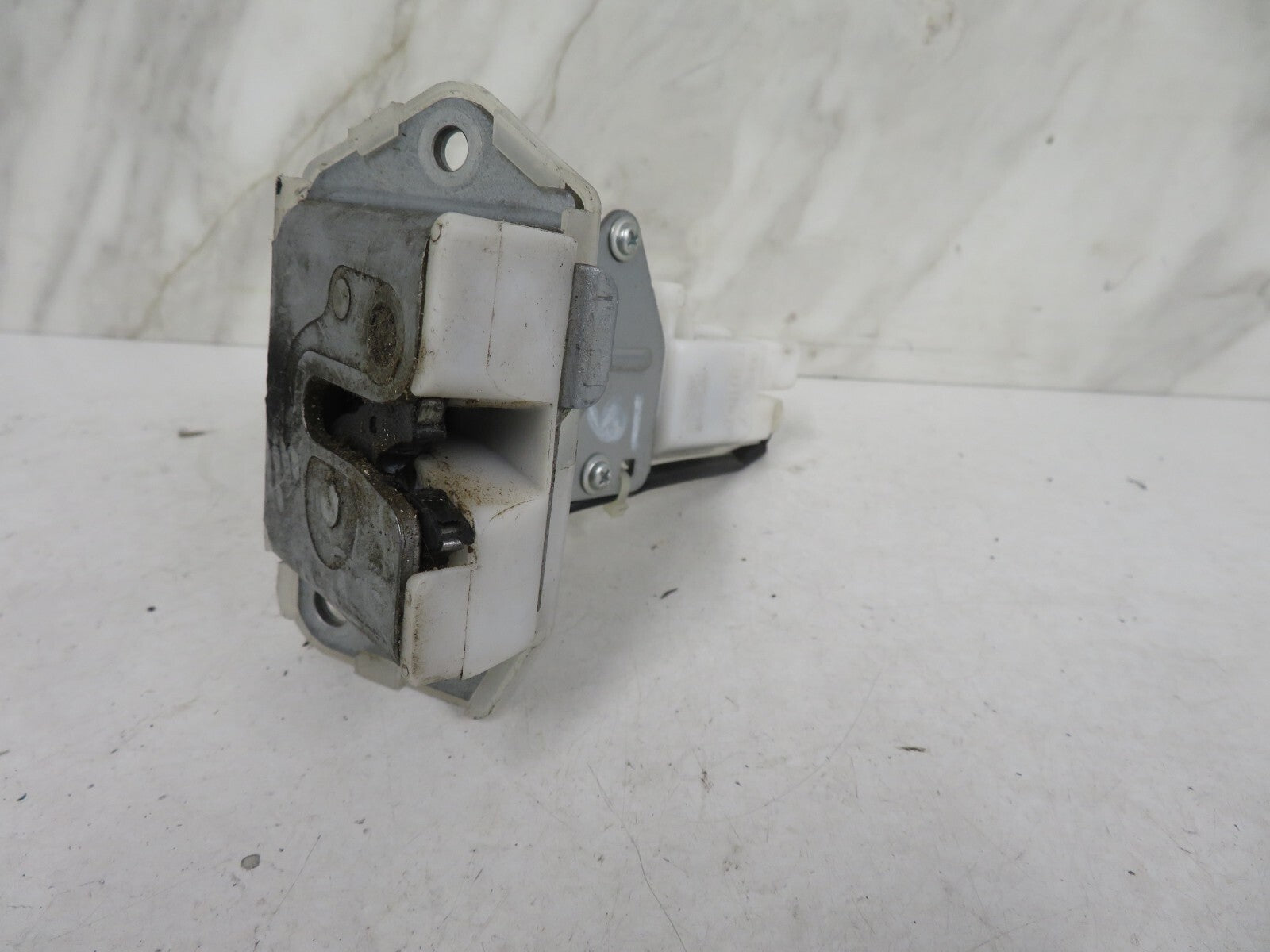 SUZUKI SWIFT GLS TAILGATE BOOT LOCK CATCH 1998-2003 1341-6