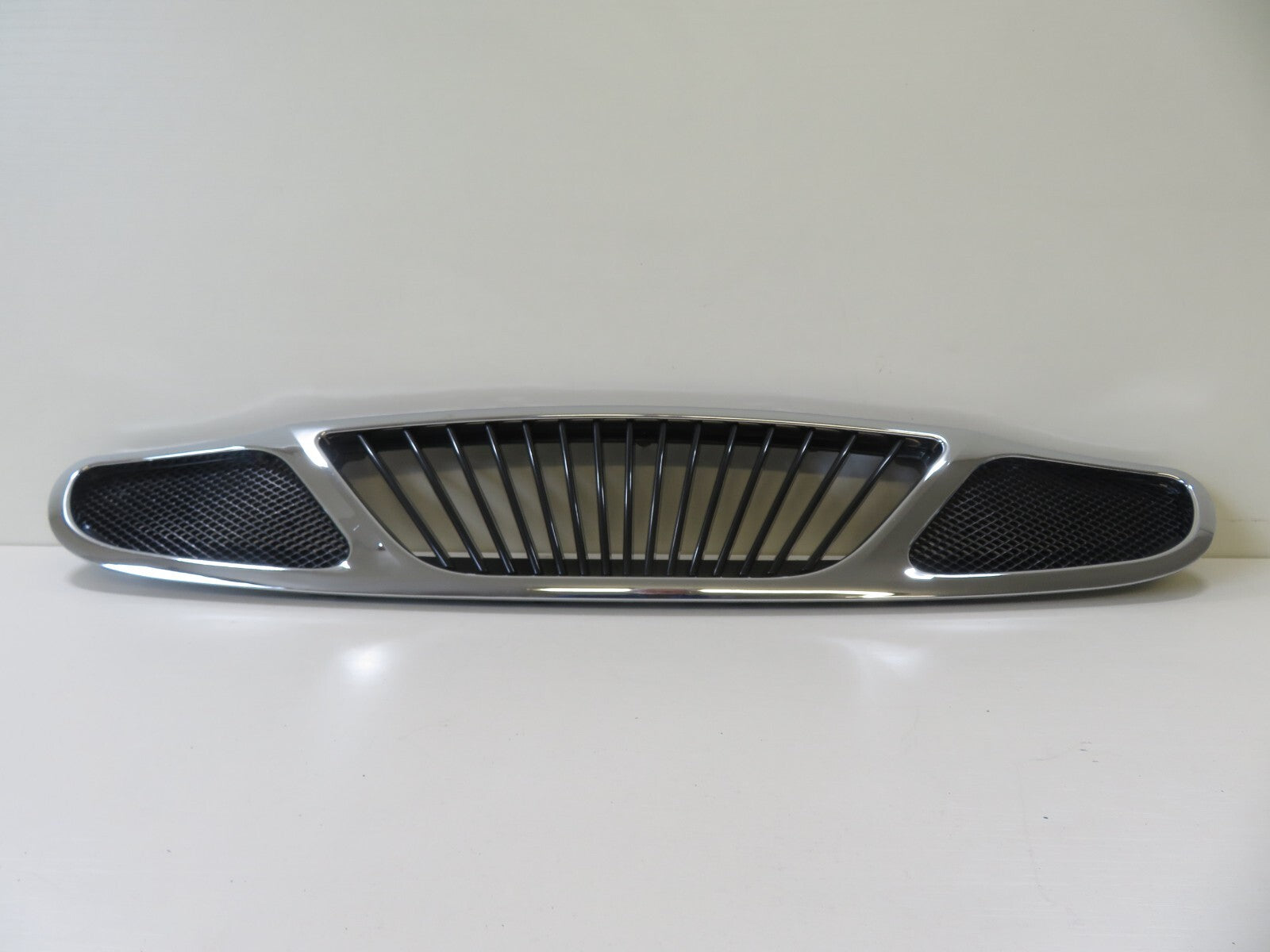 FRONT GRILLE FOR DAEWOO LANOS NUBIRA FOR YEARS 1998-2002