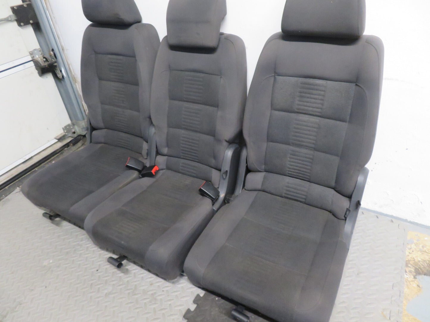 VOLKSWAGEN VW TOURAN MIDDLE ROW CLOTH SEATS CADDY 2K (SEE PHOTOS) 2003-2009