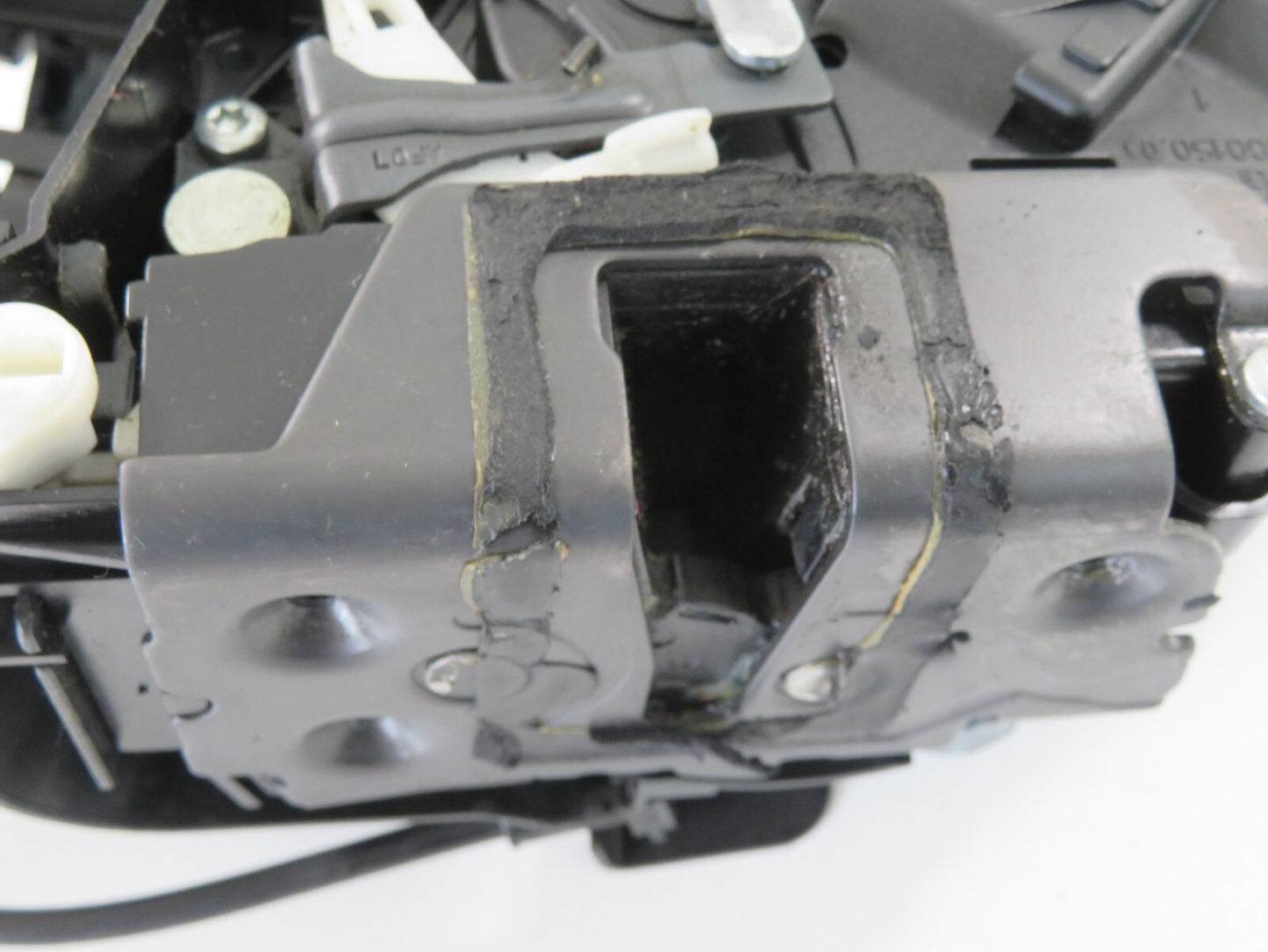 FORD C-MAX NSR LEFT REAR DOOR LOCK CATCH 3M5A-R26413-ES 2006-2010 1401-3